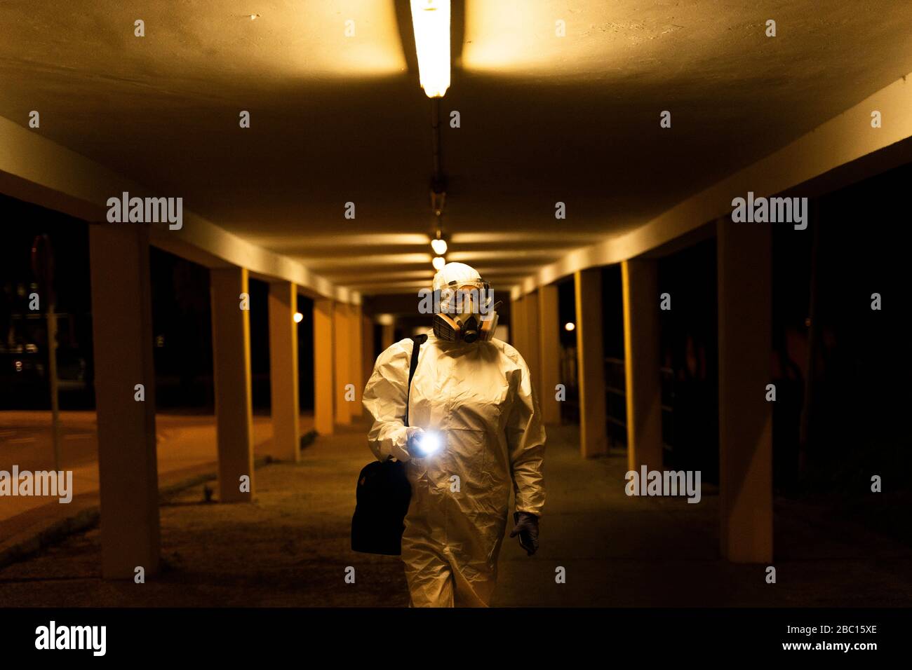 Woman wearing breathing mask hi-res stock photography and images - Alamy
