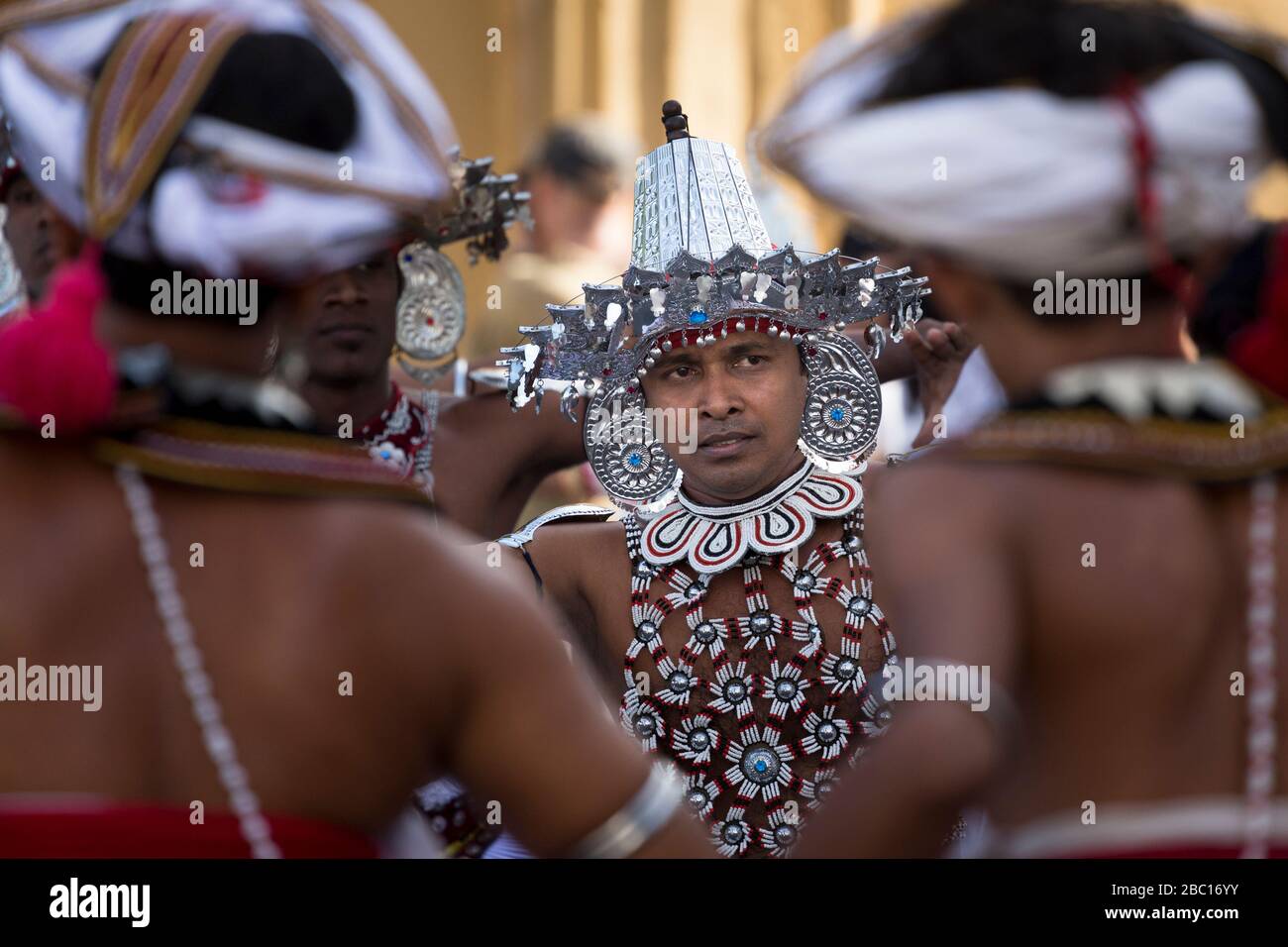 Sri lanka traditional dress hires stock photography and images Alamy Sri lanka traditional dress hires stock photography and images Alamy