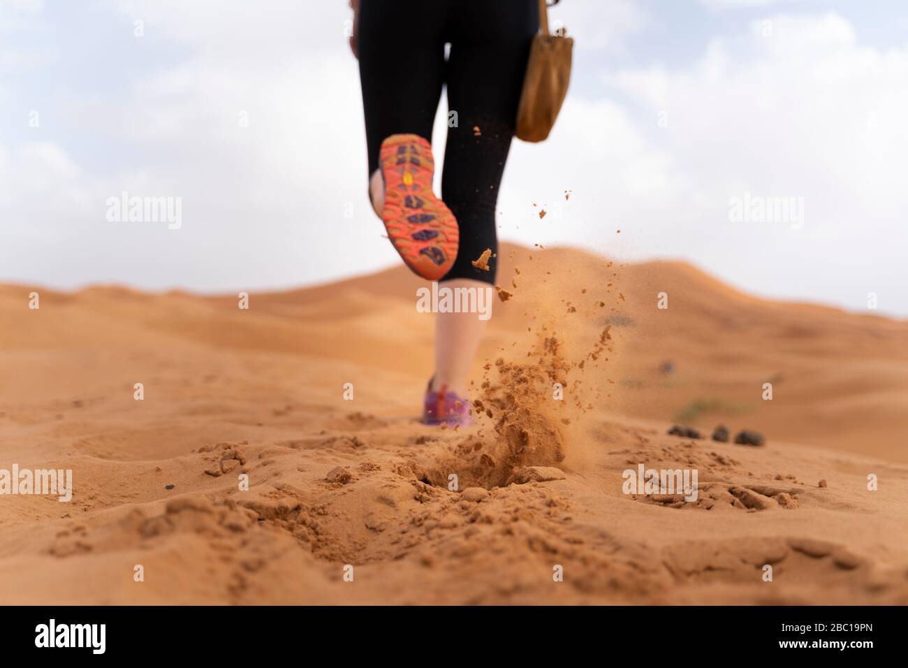 Sand run. You make sand very hot. Бег по побережью. Бег по песку. Бег девушки.