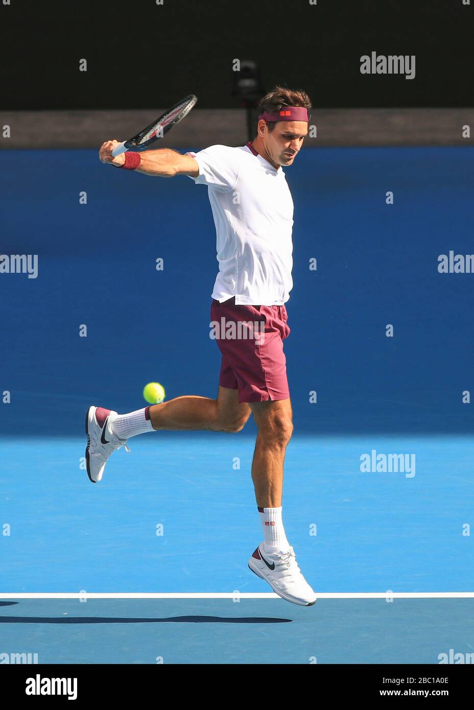 Roger federer sui swiss tennis playing hitting backhand hires stock