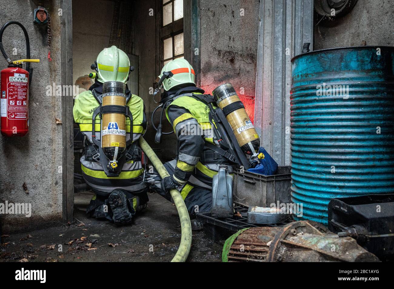 FIRE MANOEUVRES IN A DISUSED SILO, FIRE MANOEUVRES IN A DISUSED SILO, FIREFIGHTERS FROM THE EMERGENCY SERVICES, AUXERRE, YONNE, FRANCE Stock Photo