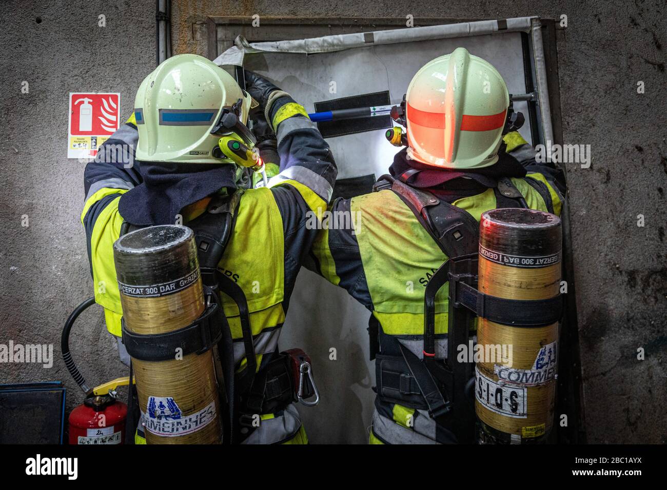 Download Scba Mask High Resolution Stock Photography And Images Alamy PSD Mockup Templates
