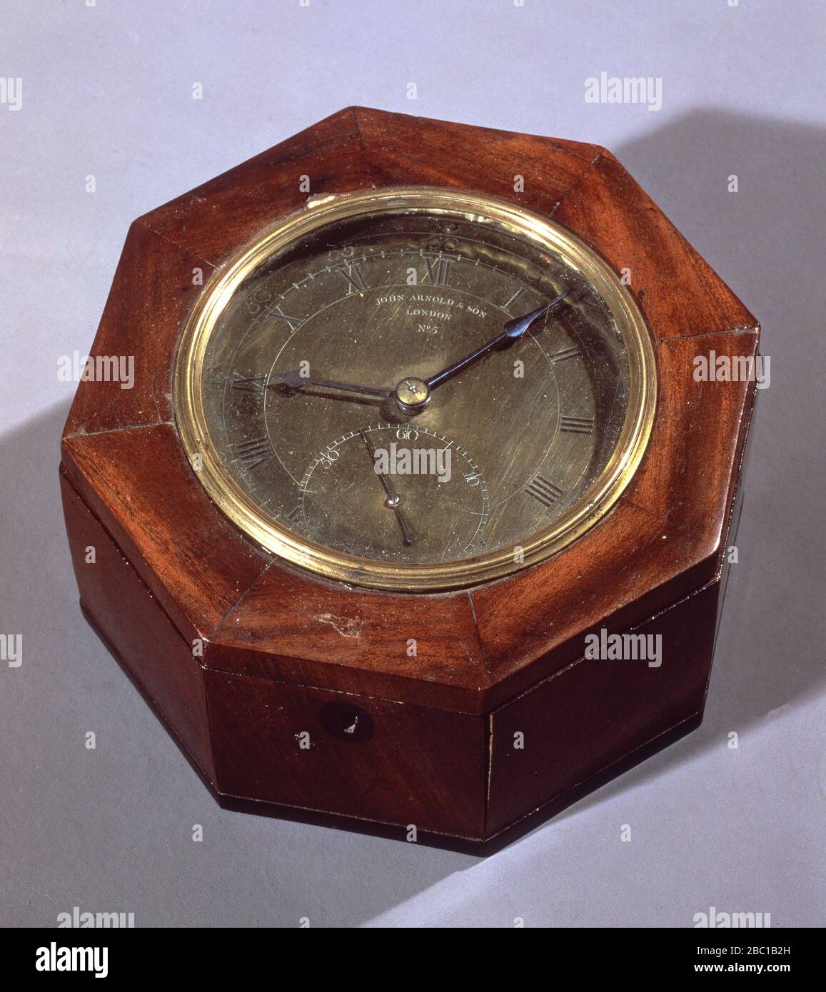 CRONOMETRO SIGLO XVIII CAJA OCTOGONAL Author JOHN ARNOLD. Location MUSEO NAVAL MINISTERIO DE MARINA. MADRID. SPAIN Stock Photo Alamy