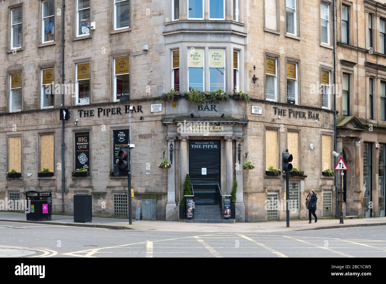 Glasgow, Scotland, UK. 2nd Apr, 2020. boarded up pub - The Piper Bar, in Glasgow City Centre during the coronavirus crisis. Credit: Kay Roxby/Alamy Live News Stock Photo