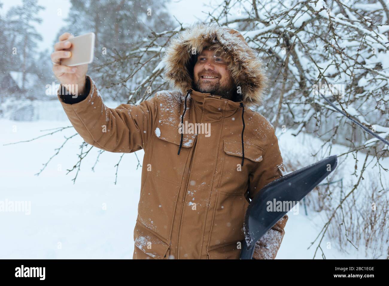 Dark nature selfie hi-res stock photography and images - Alamy
