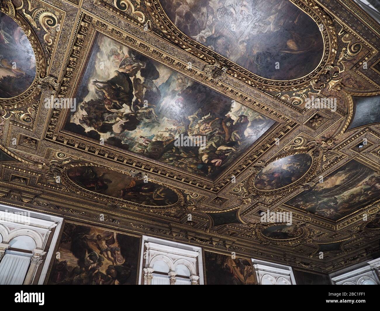 scuola-grande-di-san-rocco-with-paintings-by-tintoretto-sala