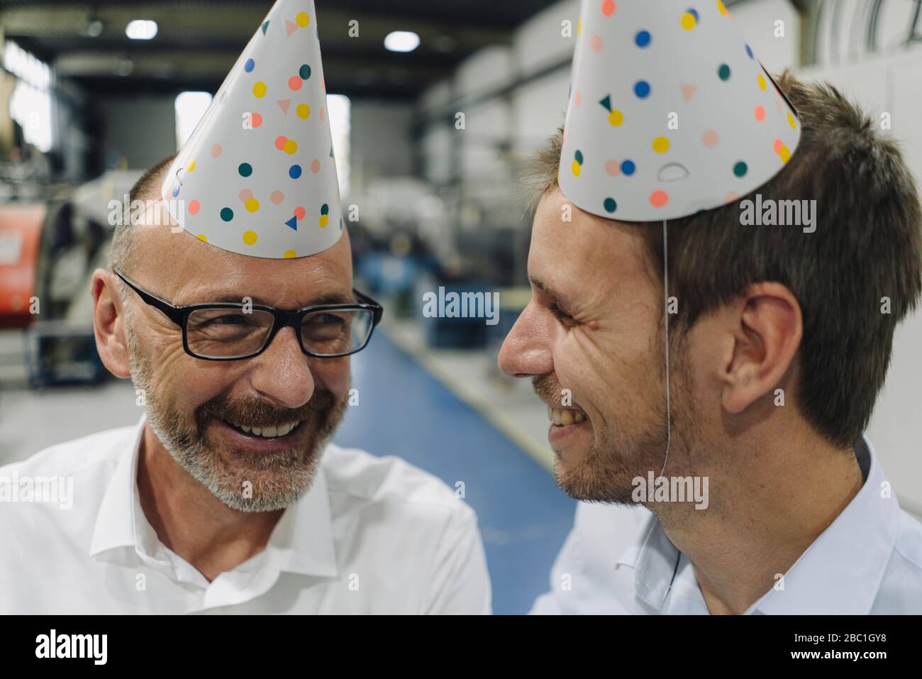 People wearing party hats hi-res stock photography and images - Alamy