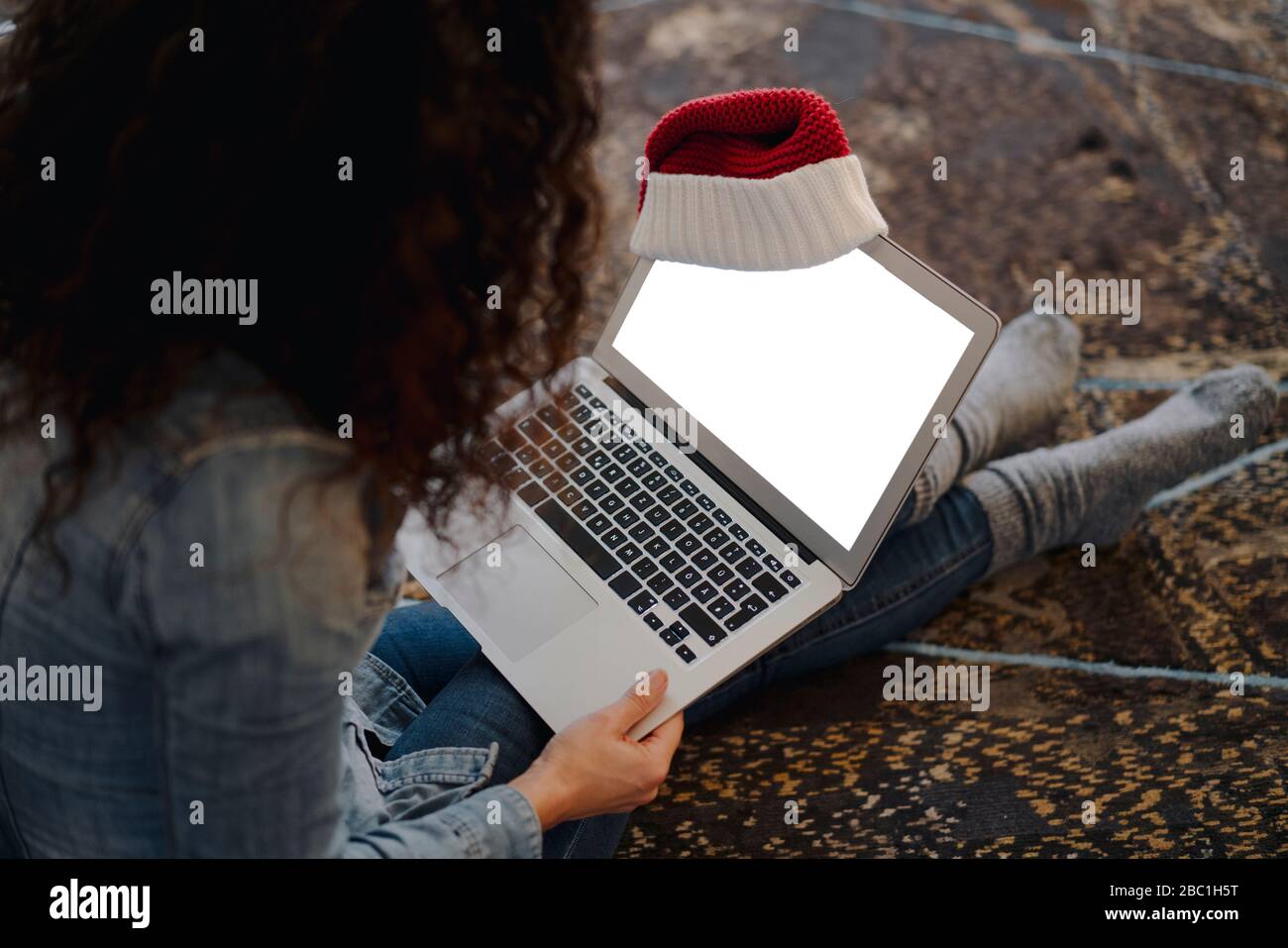 Woman santa hat rear view hi-res stock photography and images - Alamy