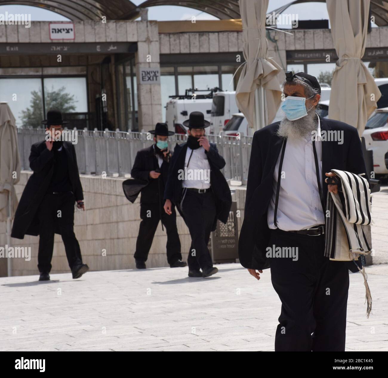 Old City Jerusalem, Israel. 02nd Apr, 2020. An Ultra-Orthodox Jew wears a protective mask, against the coronavirus, at the Western Wall, Judaism's holiest site, in the Old City of Jerusalem, on Thursday, April. 2, 2020. The cases of coronavirus has jumped in Israeli Ultra-Orthodox cities, amid growing concerns of a major outbreak of COVID-19 in the religious communities. Photo by Debbie Hill/UPI Credit: UPI/Alamy Live News Stock Photo