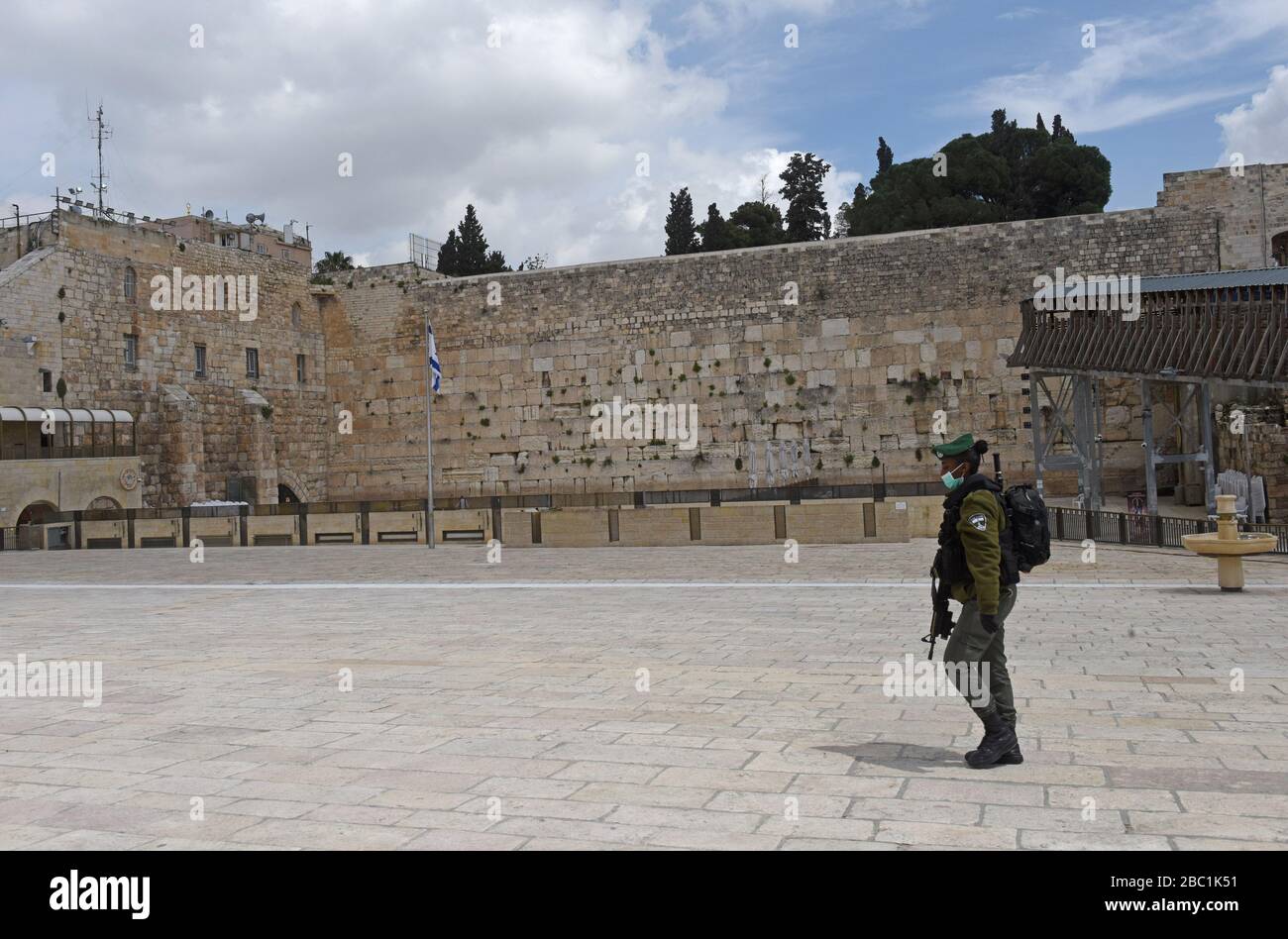 Old City Jerusalem, Israel. 02nd Apr, 2020. An Israeli border police wears a protective mask and gloves, against the coronavirus, at the Western Wall, Judaism's holiest site, in the Old City of Jerusalem, on Thursday, April. 2, 2020. The cases of coronavirus has jumped in Israeli Ultra-Orthodox cities, amid growing concerns of a major outbreak of COVID-19 in the religious communities. Photo by Debbie Hill/UPI Credit: UPI/Alamy Live News Stock Photo