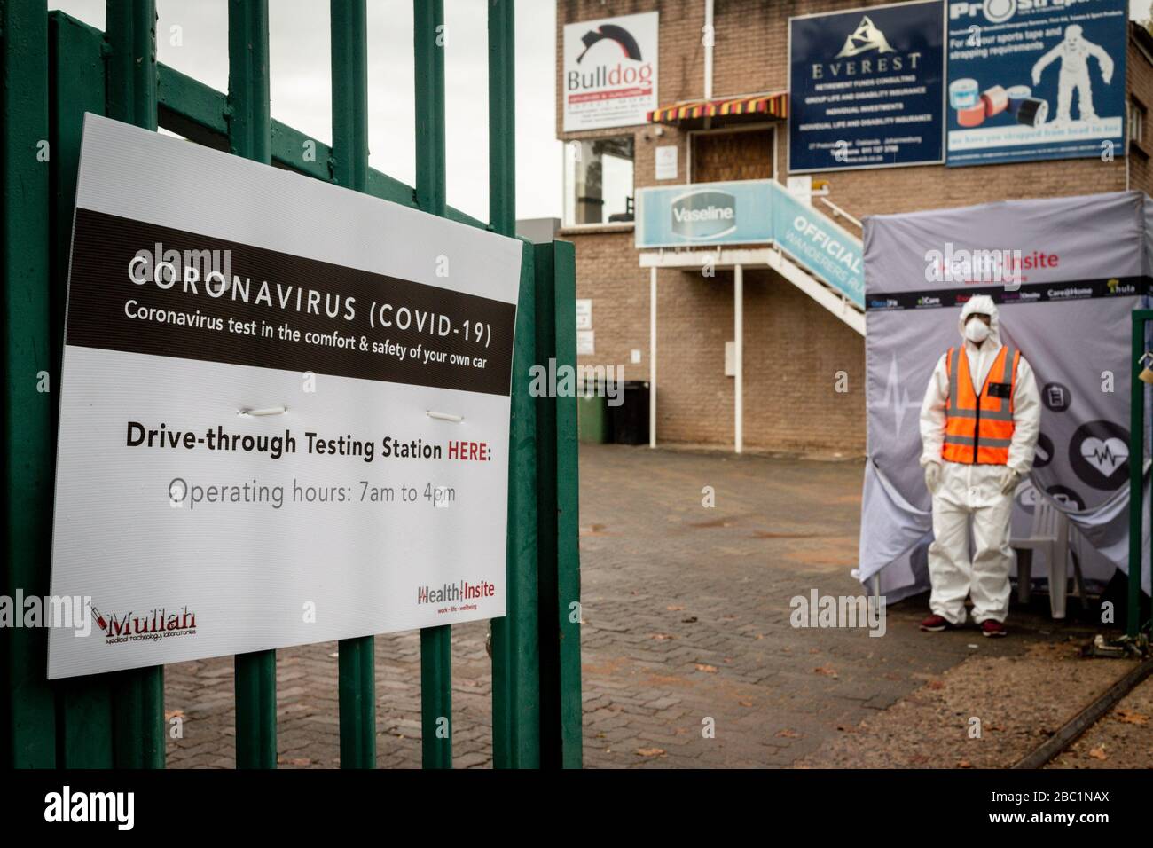 Drive through testing station hi-res stock photography and images - Alamy