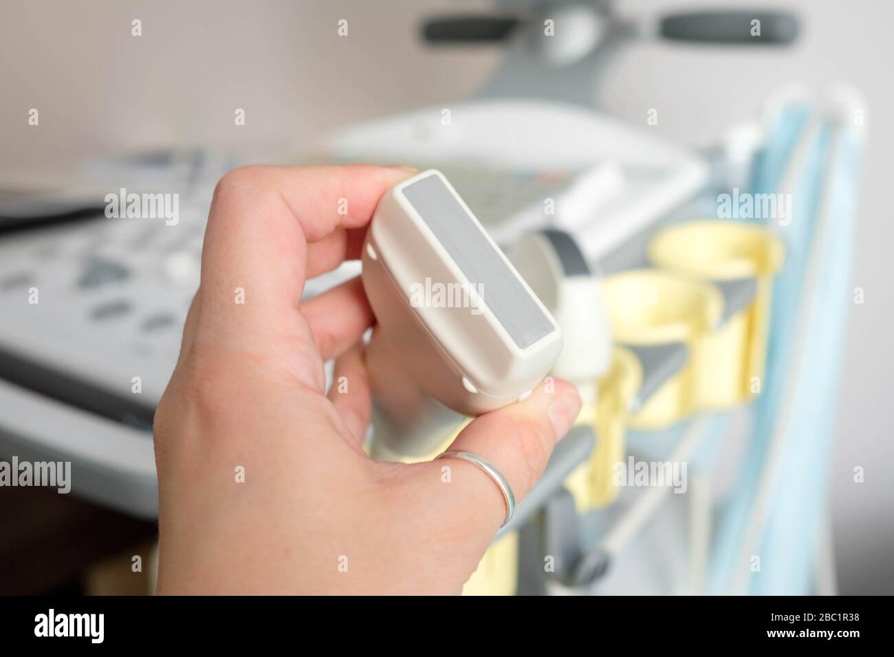 Ultrasonic tool hires stock photography and images Alamy