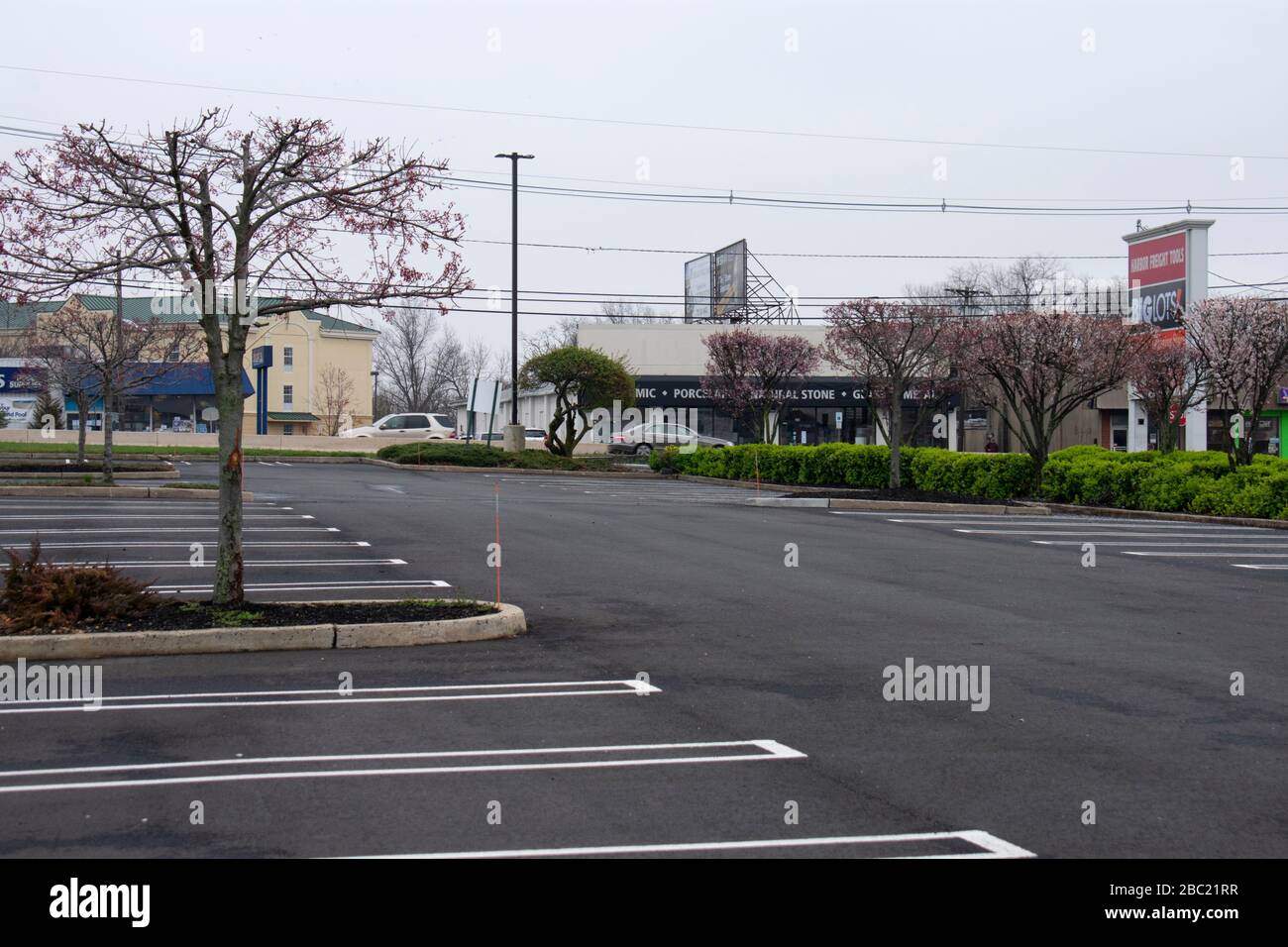 Empty parking lot in an East Brunswick, New Jersey, shopping center, as a result of store closings due to Covid-19, the Corona Virus Pandemic Stock Photo