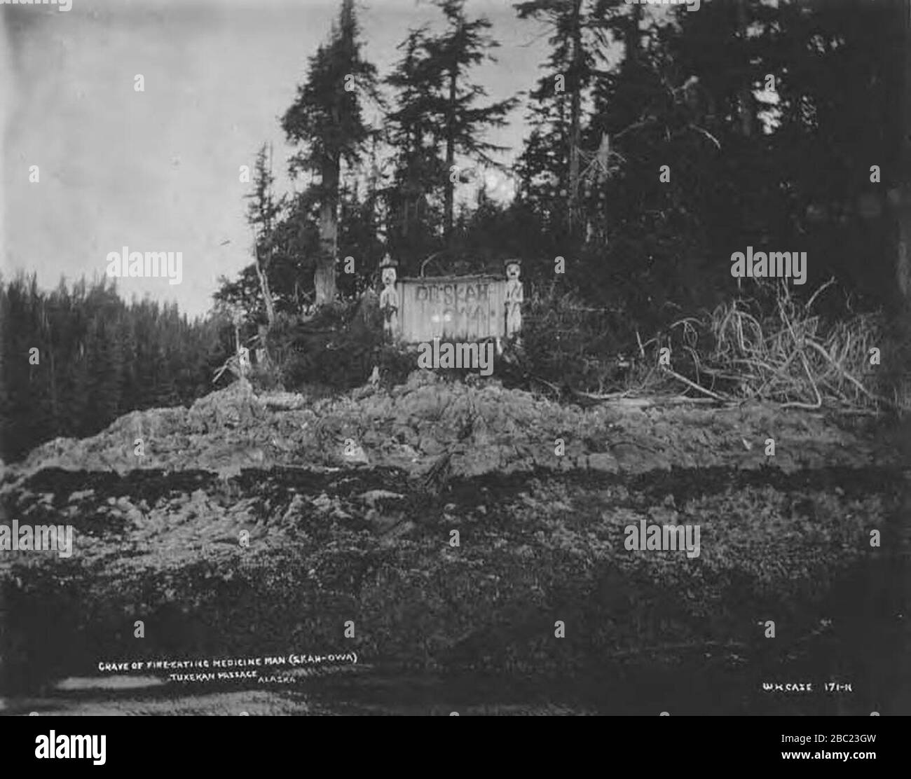 Grave of Skah-owa, the Fire-eating Medicine Man, at Tuxekan Passage, Alaska, circa 1908 (AL CA 3351). Stock Photo