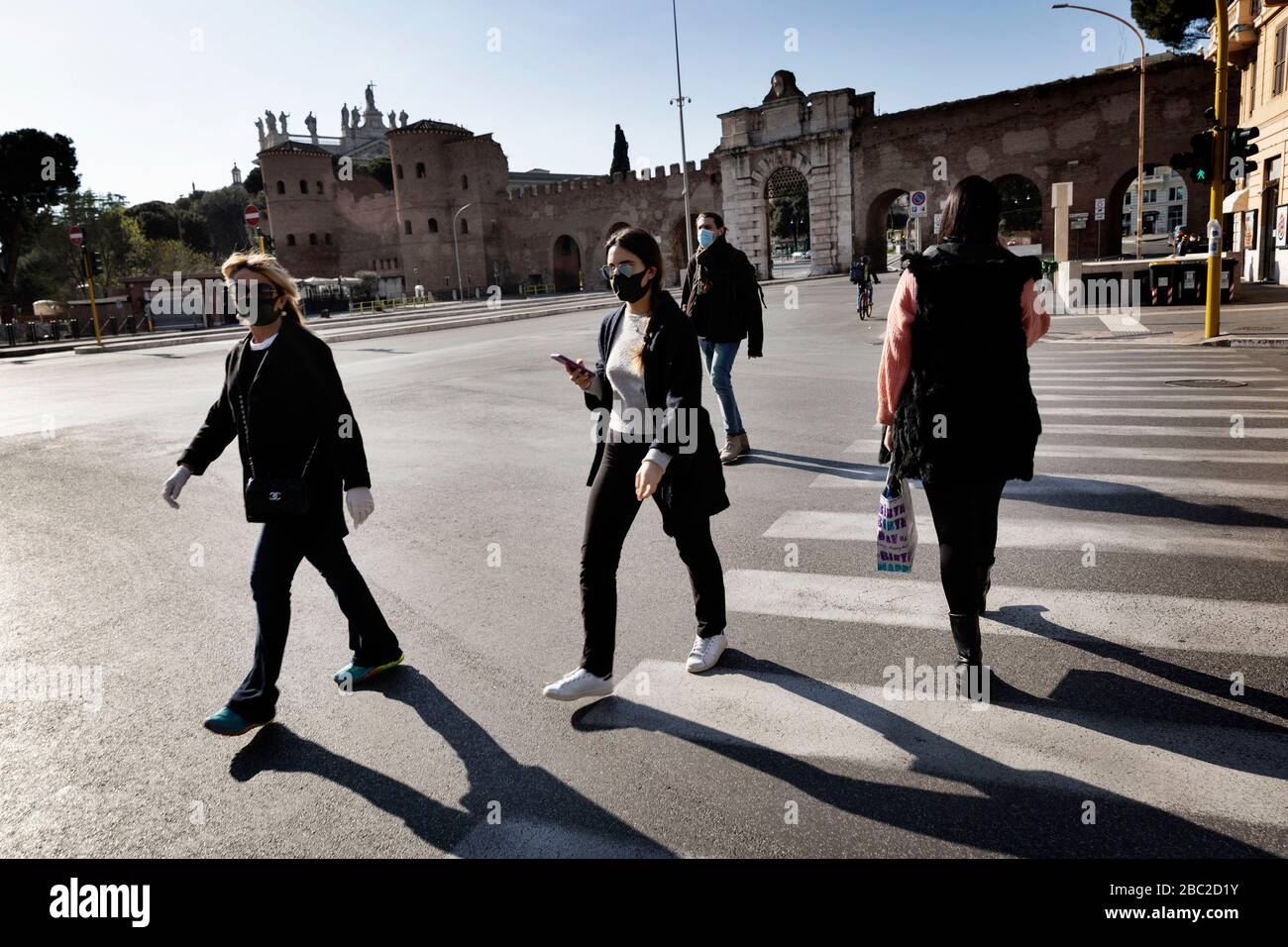 April 2, 2020, Roma, Roma, Italy: Coran Virus, COD-19, emergency in the streets of Roma..The Italian Government has adopted the measure of a national lockout by closing all activities, except for essential services in an attempt to fight Coronavirus (COVID-19) .All the city, as all the whole country, is under quarantine and the movement are restricted to the necessary. .The streets of the city are empty and controled by the amry. (Credit Image: © Matteo Trevisan/ZUMA Wire) Stock Photo