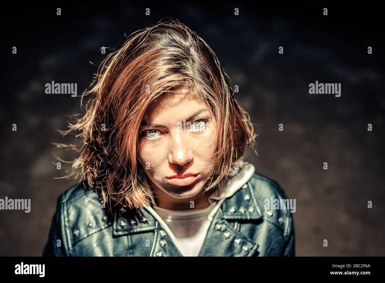 Black haired teen portrait hi-res stock photography and images - Alamy