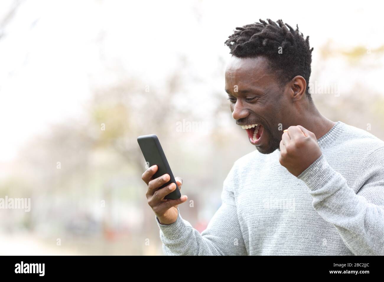 Excited black man hi-res stock photography and images - Alamy