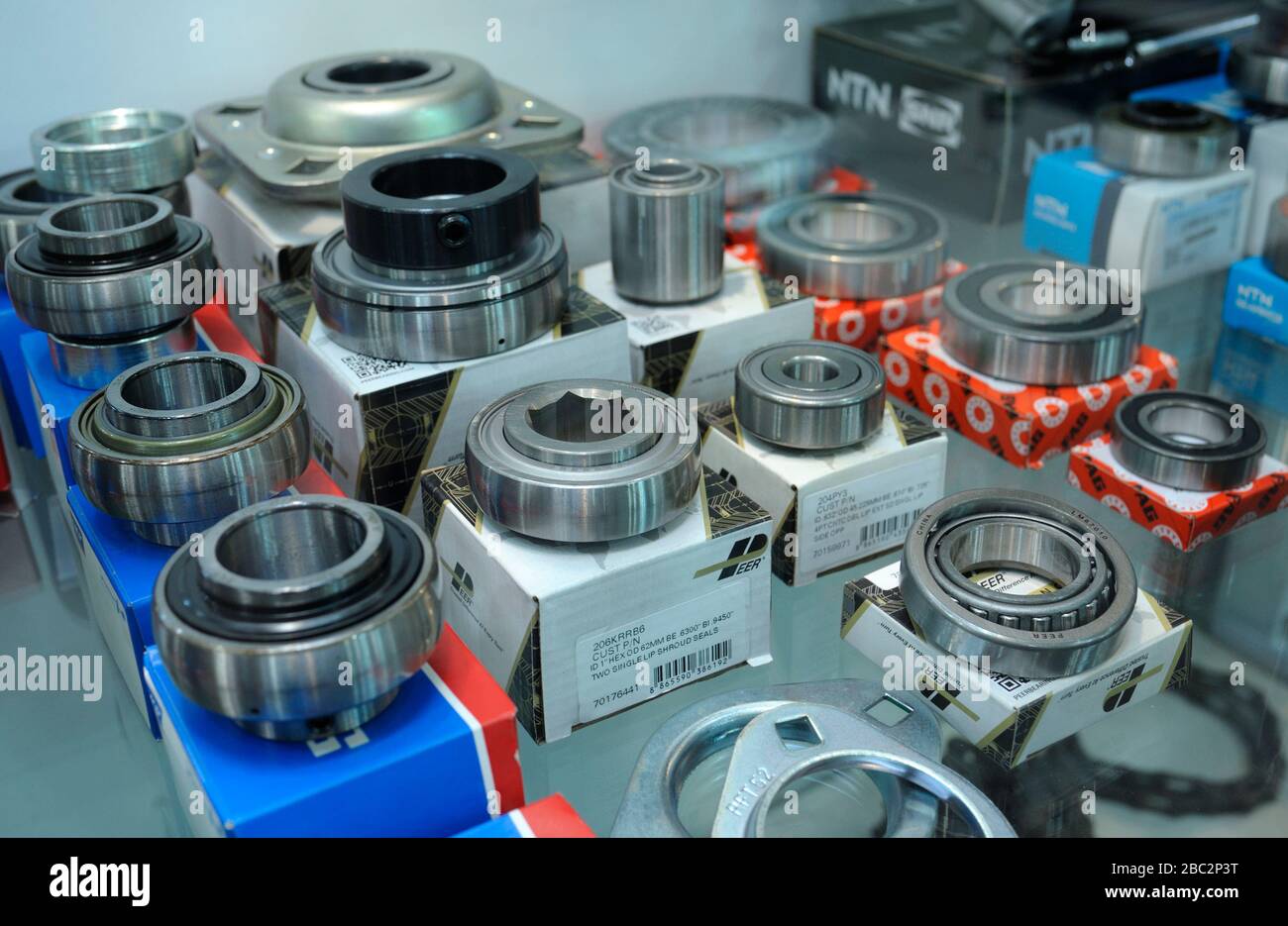 Seals and bearings hires stock photography and images Alamy