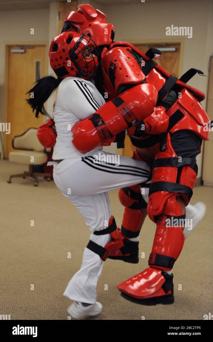 Kick to the groin hires stock photography and images Alamy