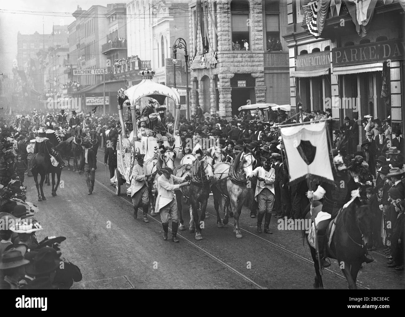 'Rex' Pageant, Mardi Gras Parade passing up Camp Street, New Orleans, Louisiana, USA, Detroit Publishing Company, early 1900's Stock Photo