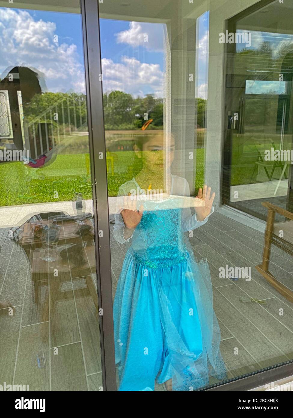 Acting time through a glass window. Normalizing children’s life during ...
