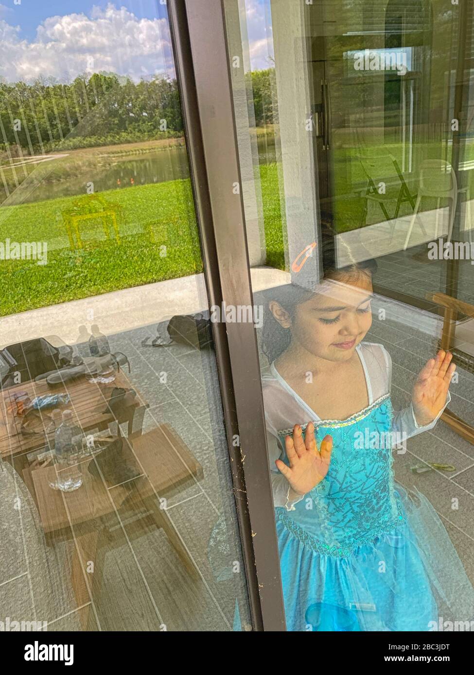 Acting time through a glass window. Normalizing children’s life during ...