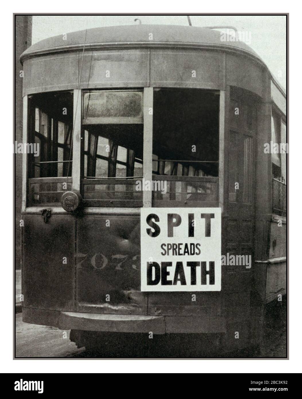 PANDEMIC SPANISH FLU Archive 1900s USA Philadelphia tram streetcar with a poster saying "SPIT SPREADS DEATH" during the 1918-1919 Influenza Pandemic, also known as the Spanish Flu. USA concept for CORONAVIRUS Covid-19 Stock Photo