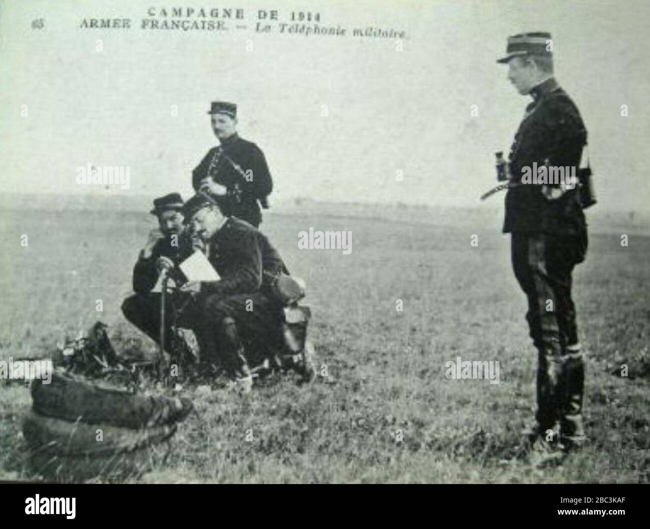 Guerre 14-18 France militaires blessés et morts sur civières Guerre 14-18 France militaires blessés et morts sur civières