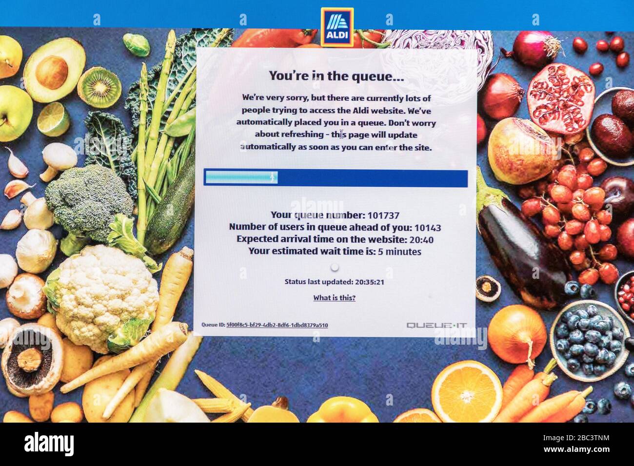 Internet website notice for site access delays during coronavirus outbreak, UK Stock Photo