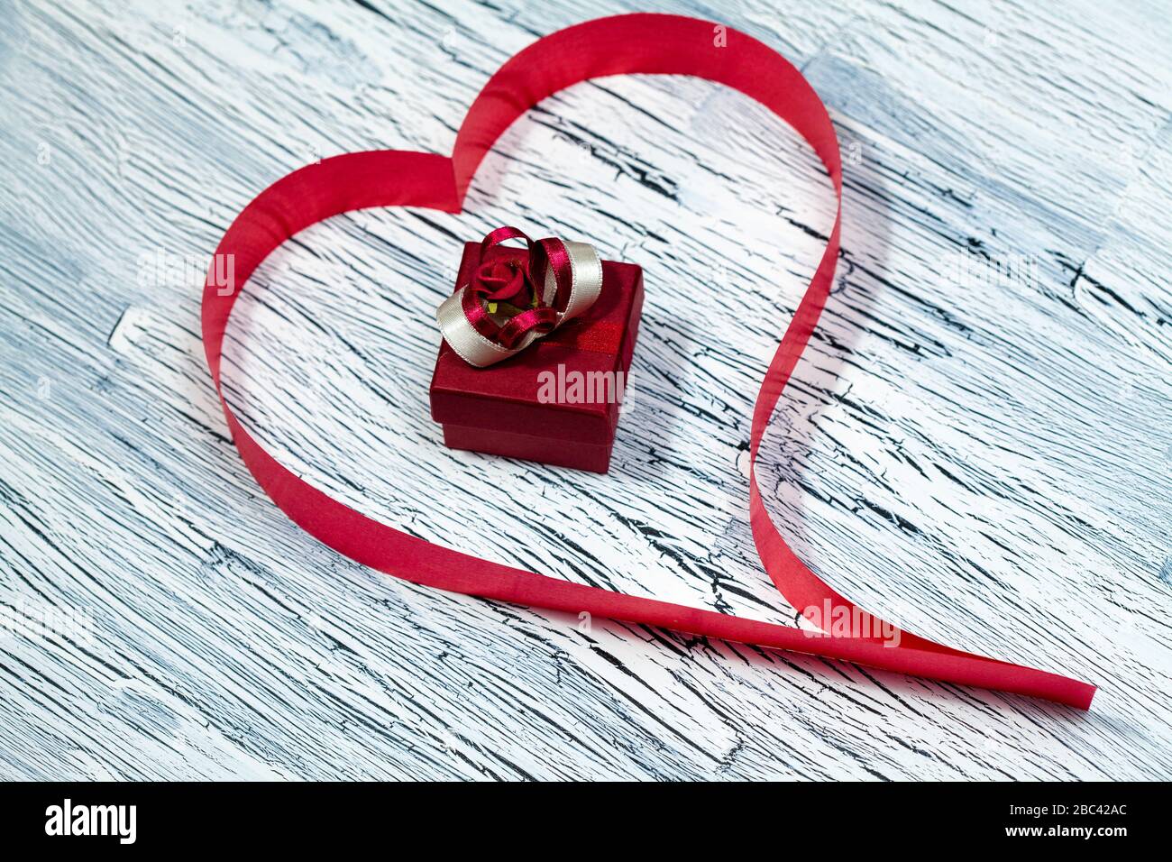 Minimalist ribbon hi-res stock photography and images - Alamy