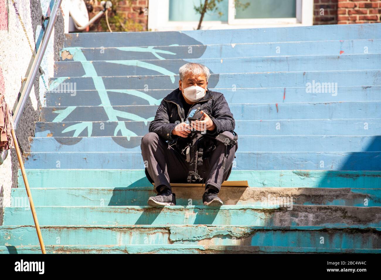 Man wearing a mask hi-res stock photography and images - Alamy