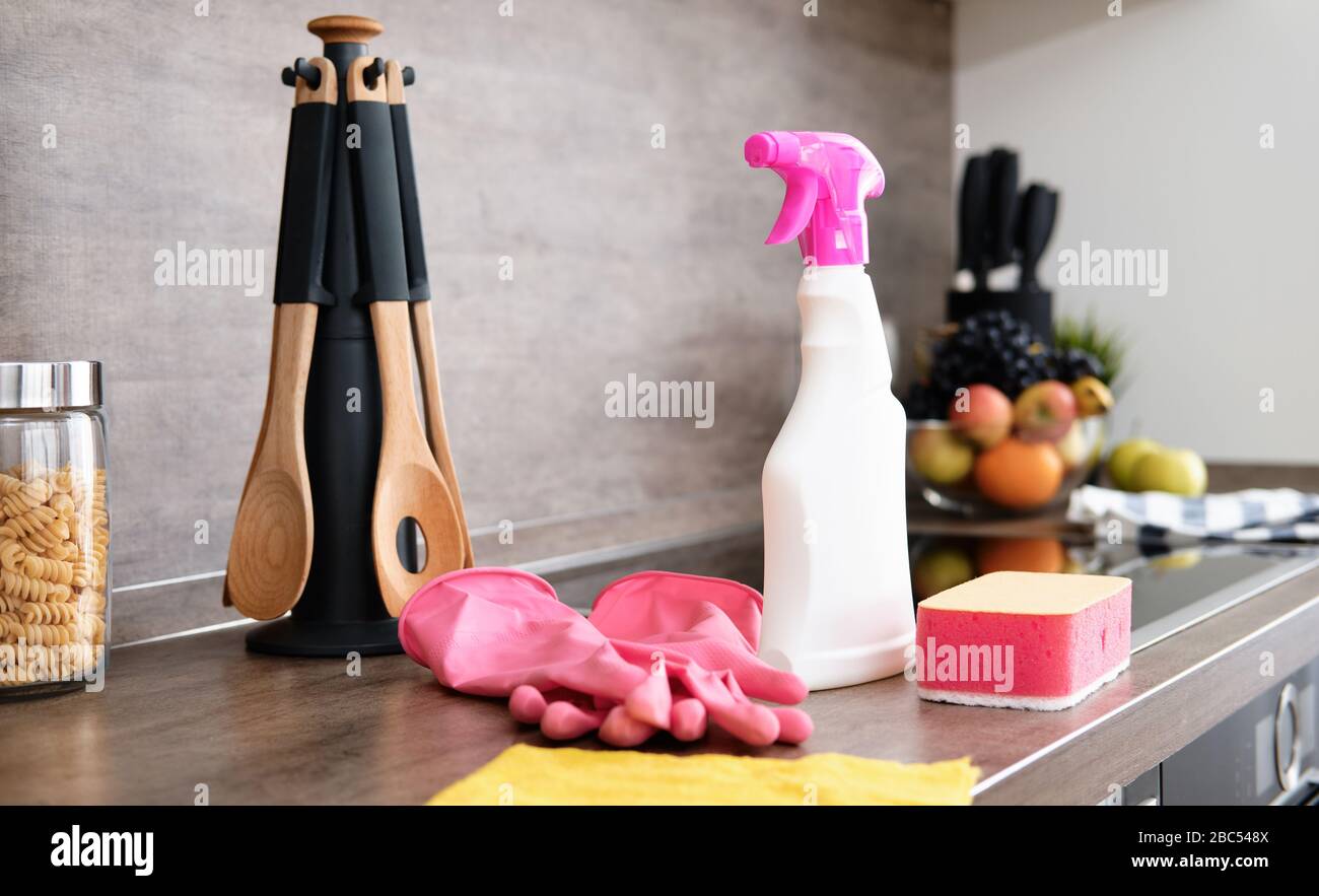 https://c8.alamy.com/comp/2BC548X/detergents-and-cleaning-accessories-on-kitchen-cleaning-and-washing-kitchen-cleaning-service-concept-2BC548X.jpg