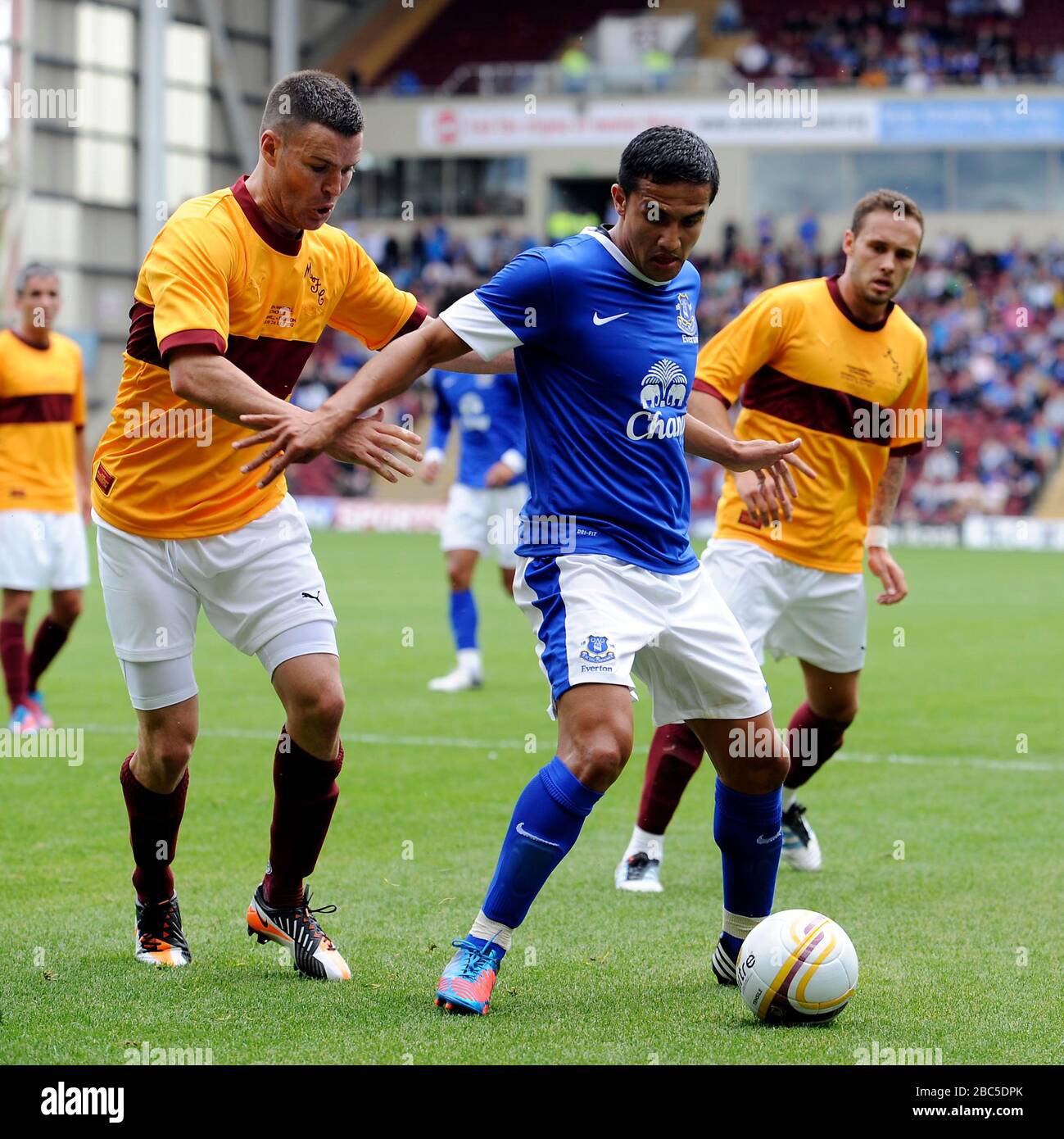 Everton's Tim Cahill is challenged by Motherwell's Simon Ramsden (left) Stock Photo