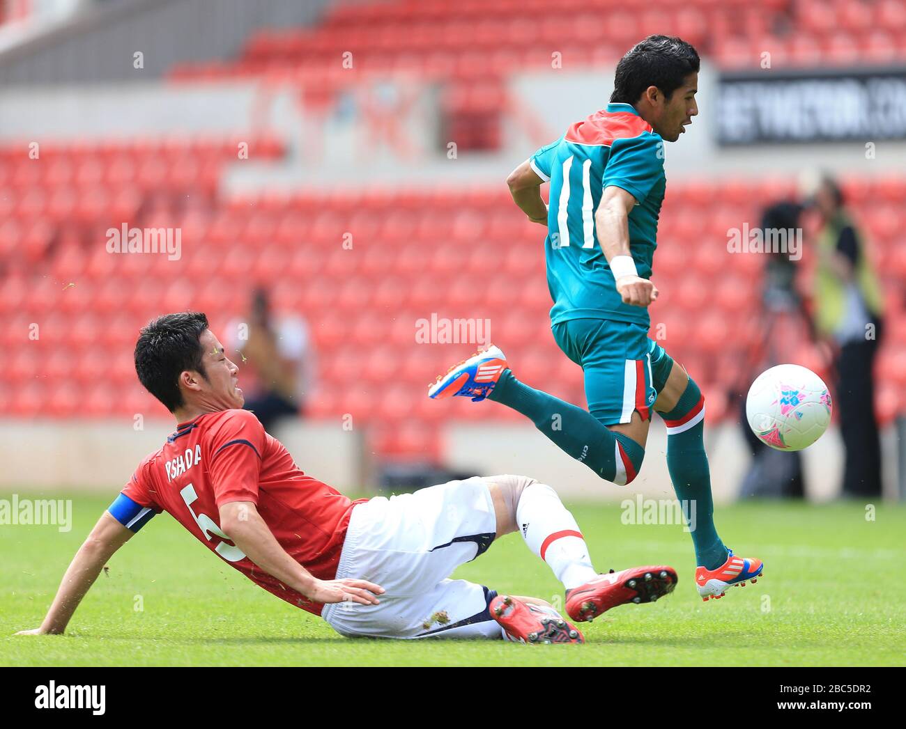 Japan's Maya Yoshida and Mexico's Javier Aquino battle for the ball Stock Photo