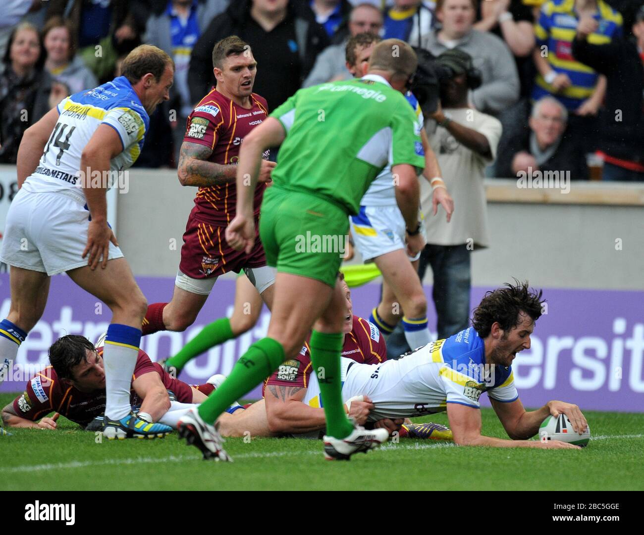 Warrington wolves stefan ratchford scores hi-res stock photography and ...