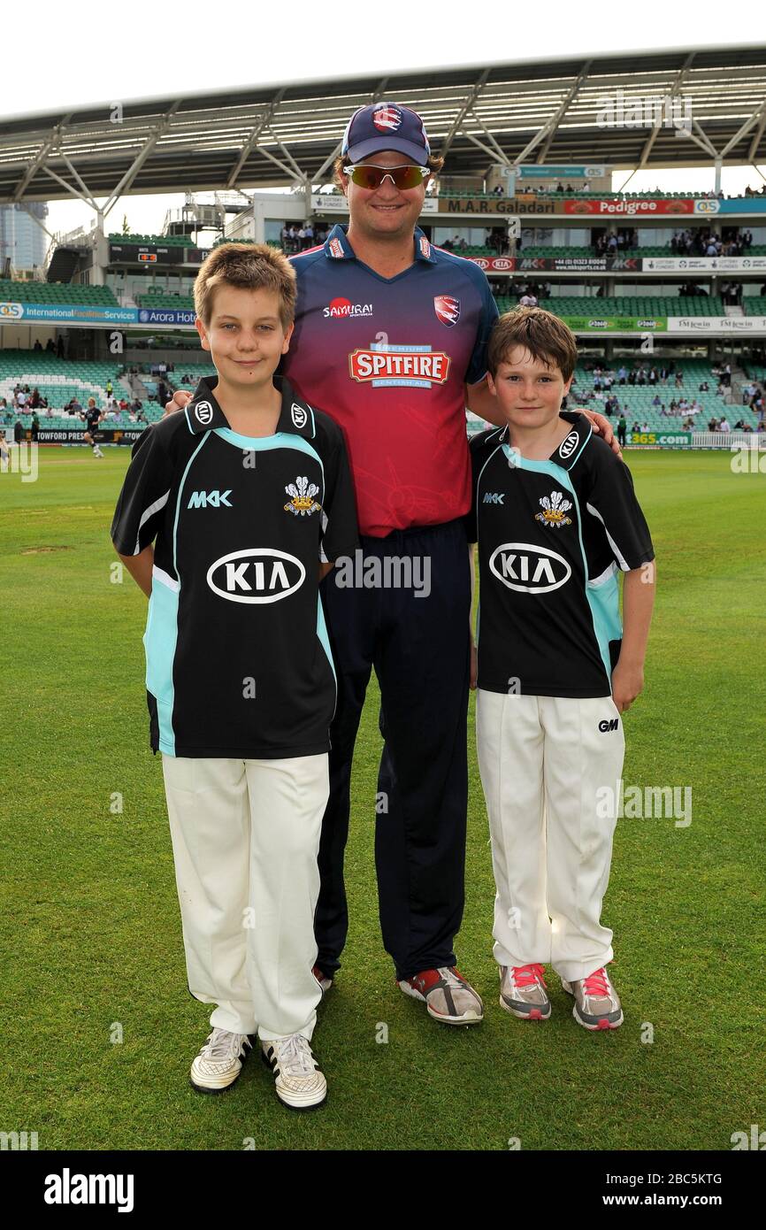 Kent Spitfires captain Rob Key poses for a photo with the Surrey matchday mascots before the game Stock Photo