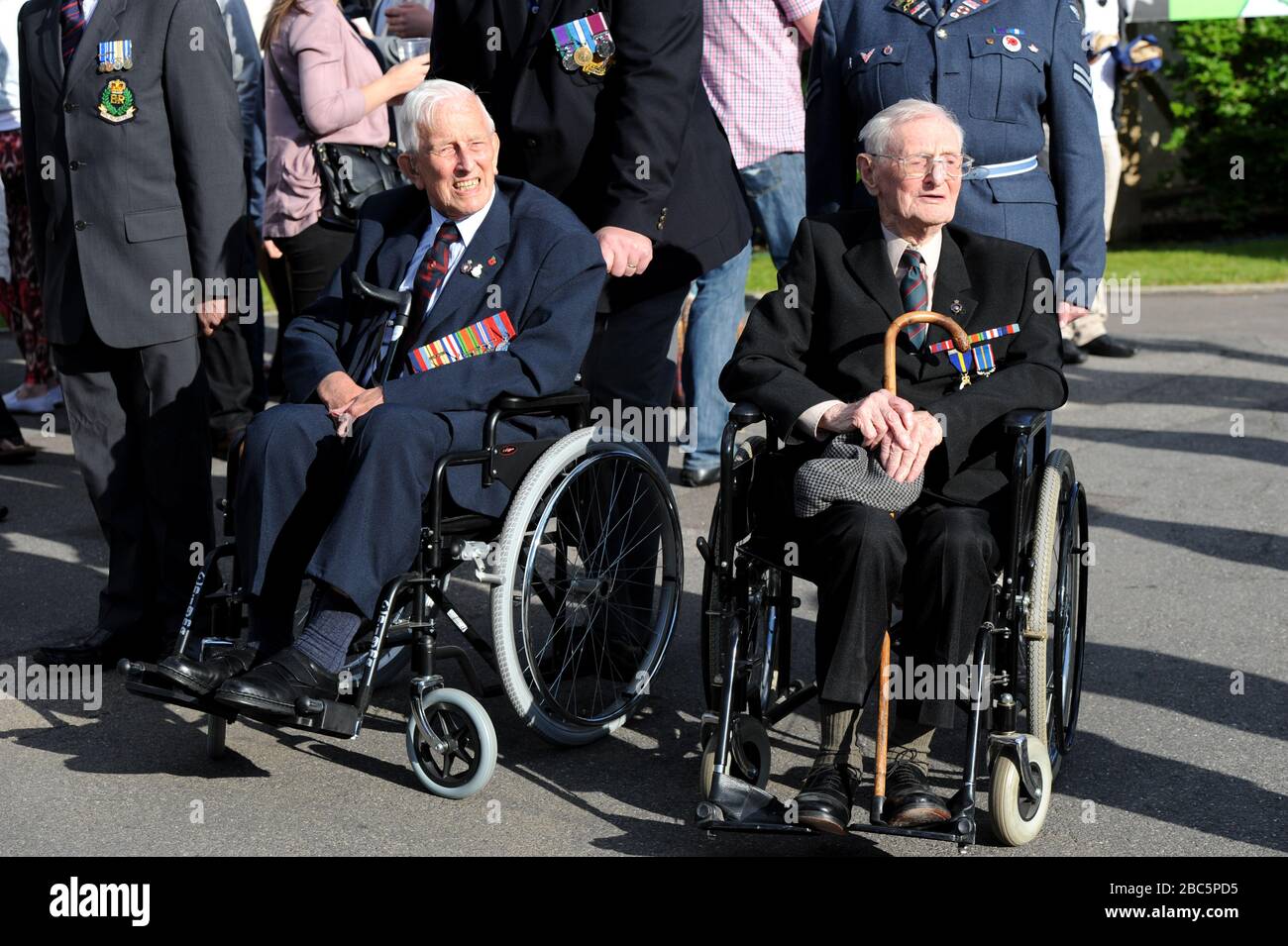 Uniformed soldiers hi-res stock photography and images - Alamy