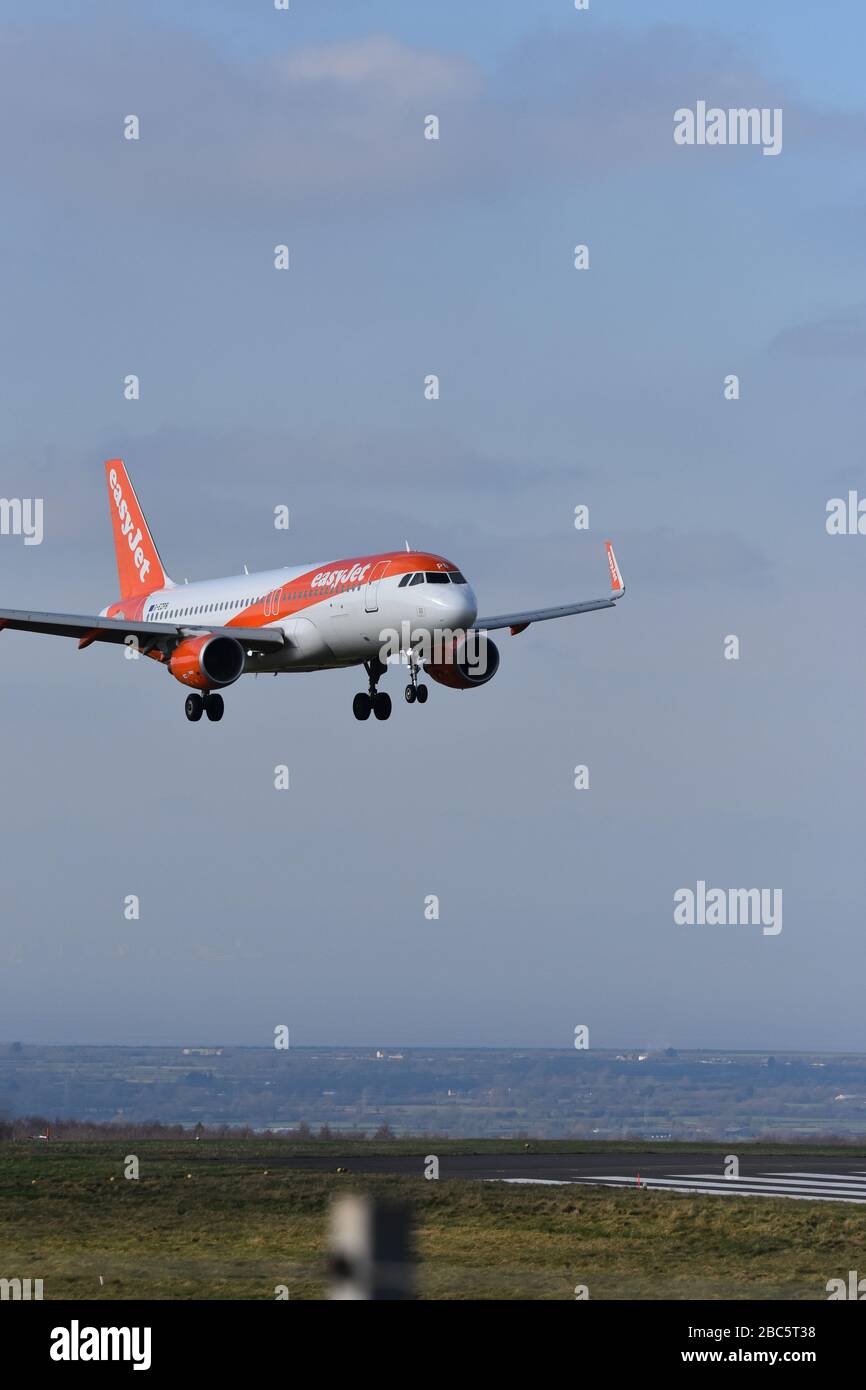 An easyJet plane coming into land at Bristol Airport Stock Photo - Alamy