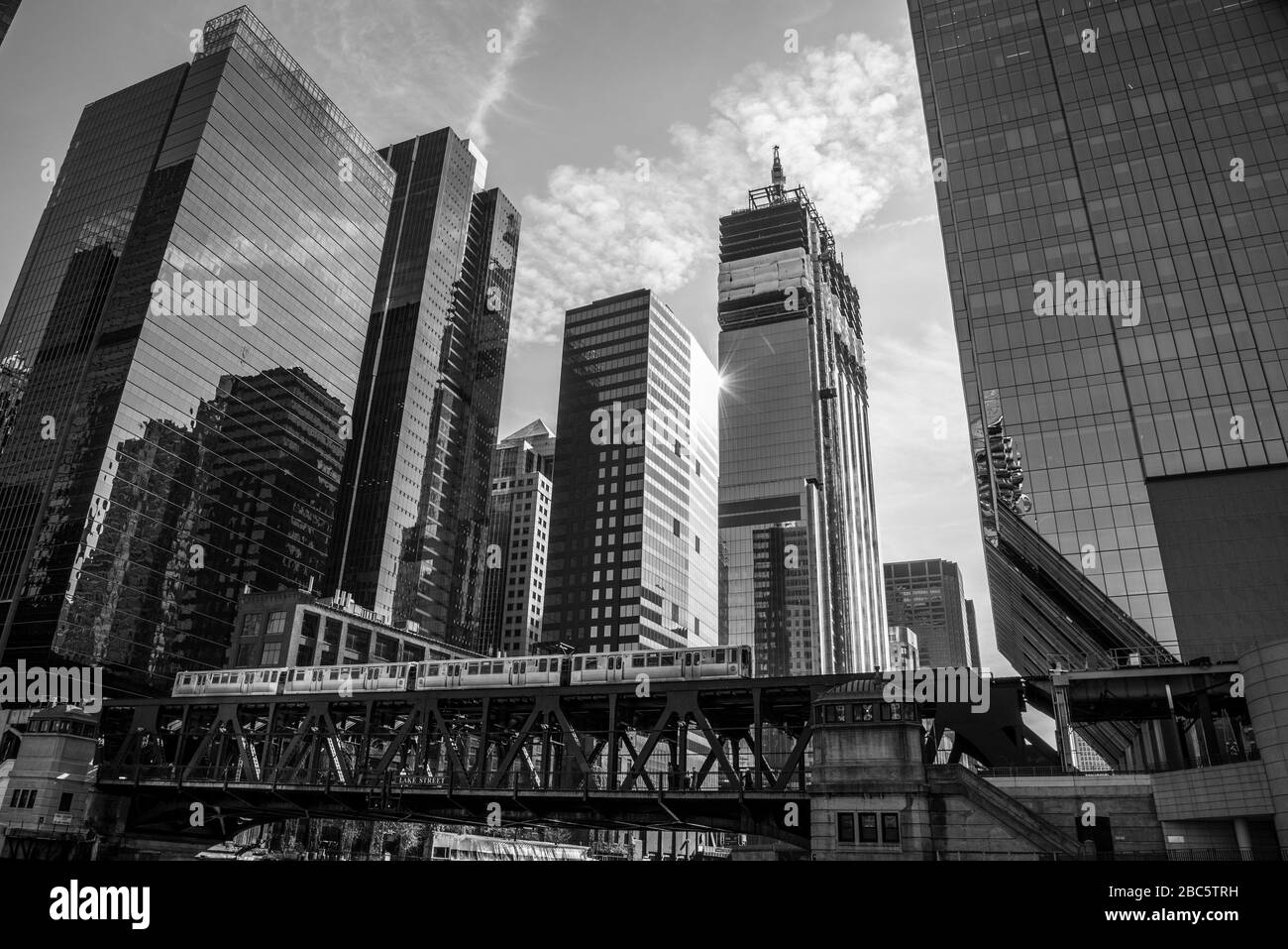 Chicago loop train black and white hi-res stock photography and images ...