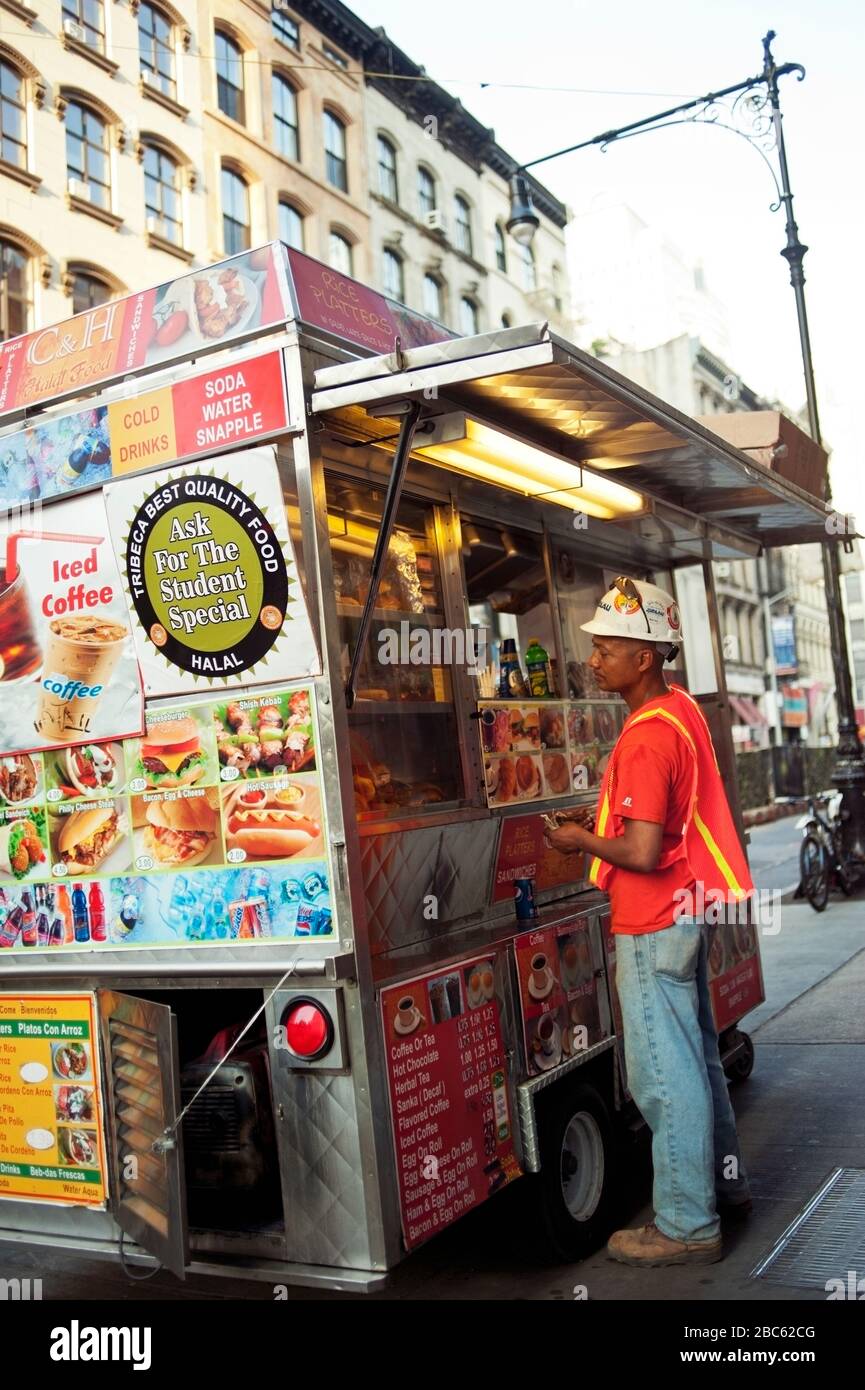 Construction worker ordering from a food truck, New York City Stock Photo