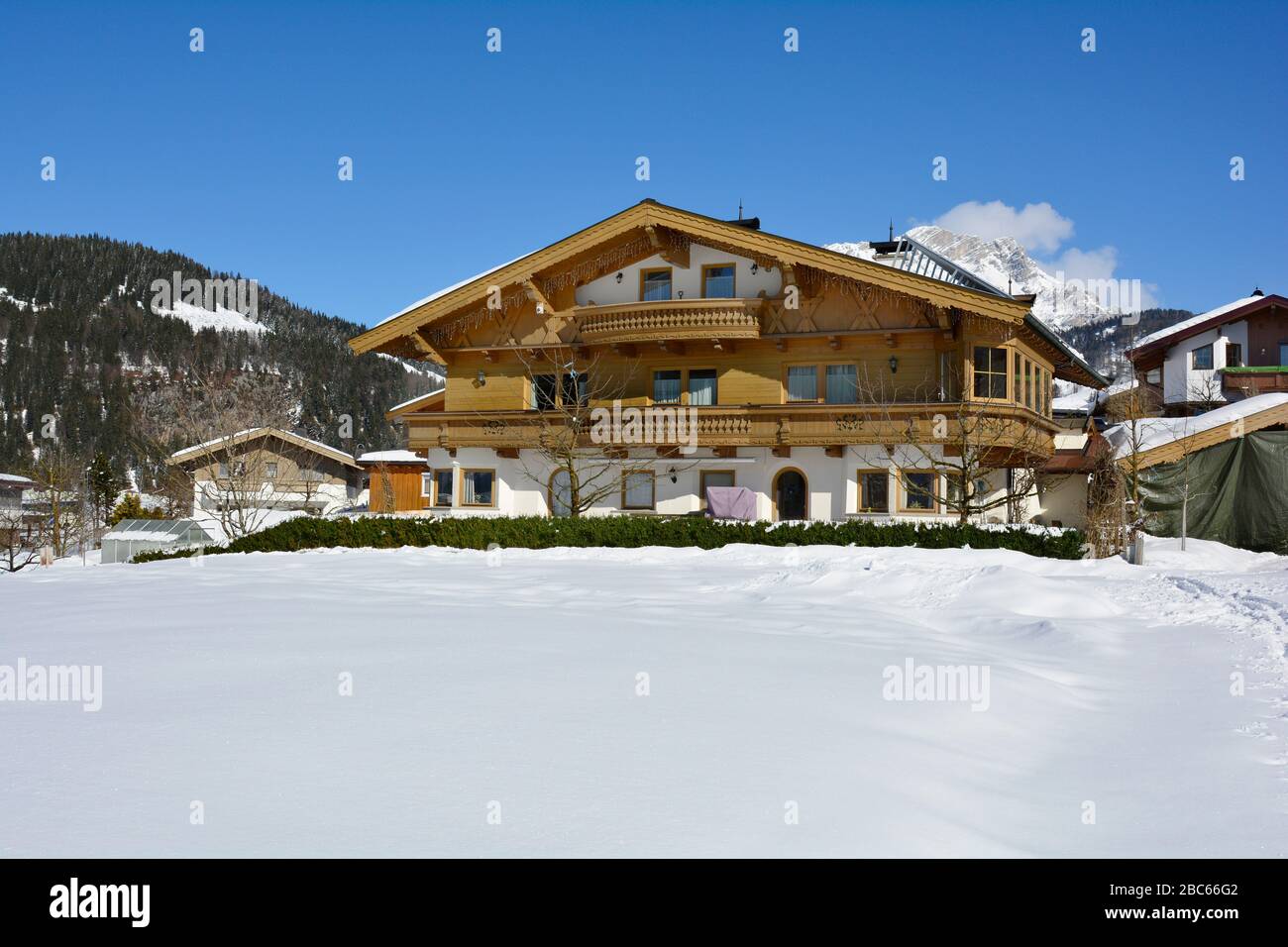 Austria, homes in traditional style in Tyrol Stock Photo Alamy