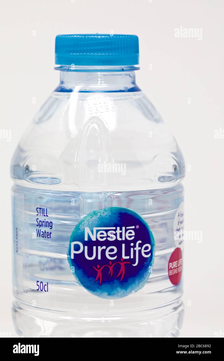 NESTLE Pack de 6 bouteilles plastiques d'eau plate de 1,5 litres Pure Life