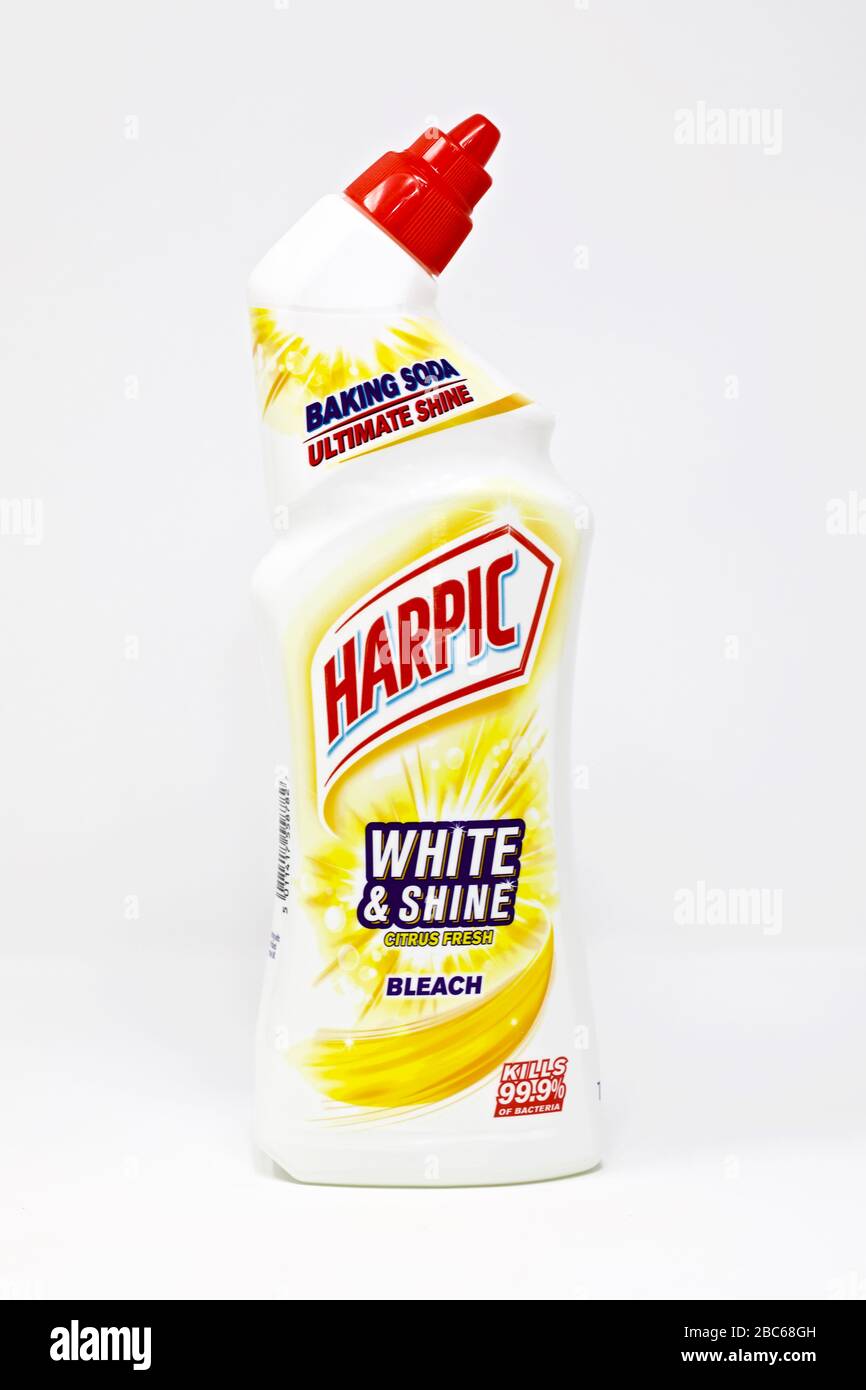 Harpic White & Shine Toilet Bleach Stock Photo - Alamy