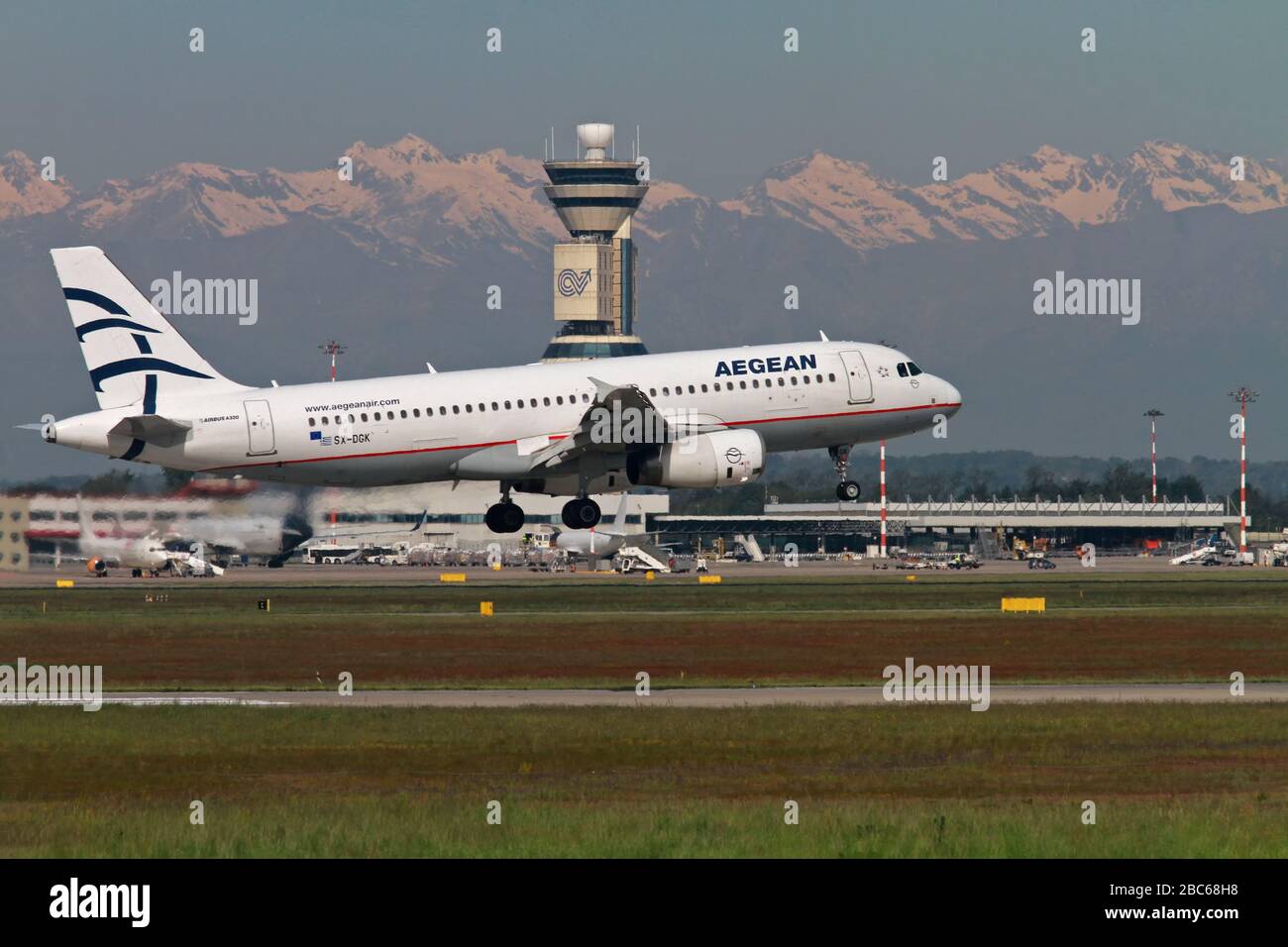 Aegean Airlines Airbus A320-232 SX-DGK comming into land at Malpensa (MXP / LIMC), Milan, Italy Stock Photo
