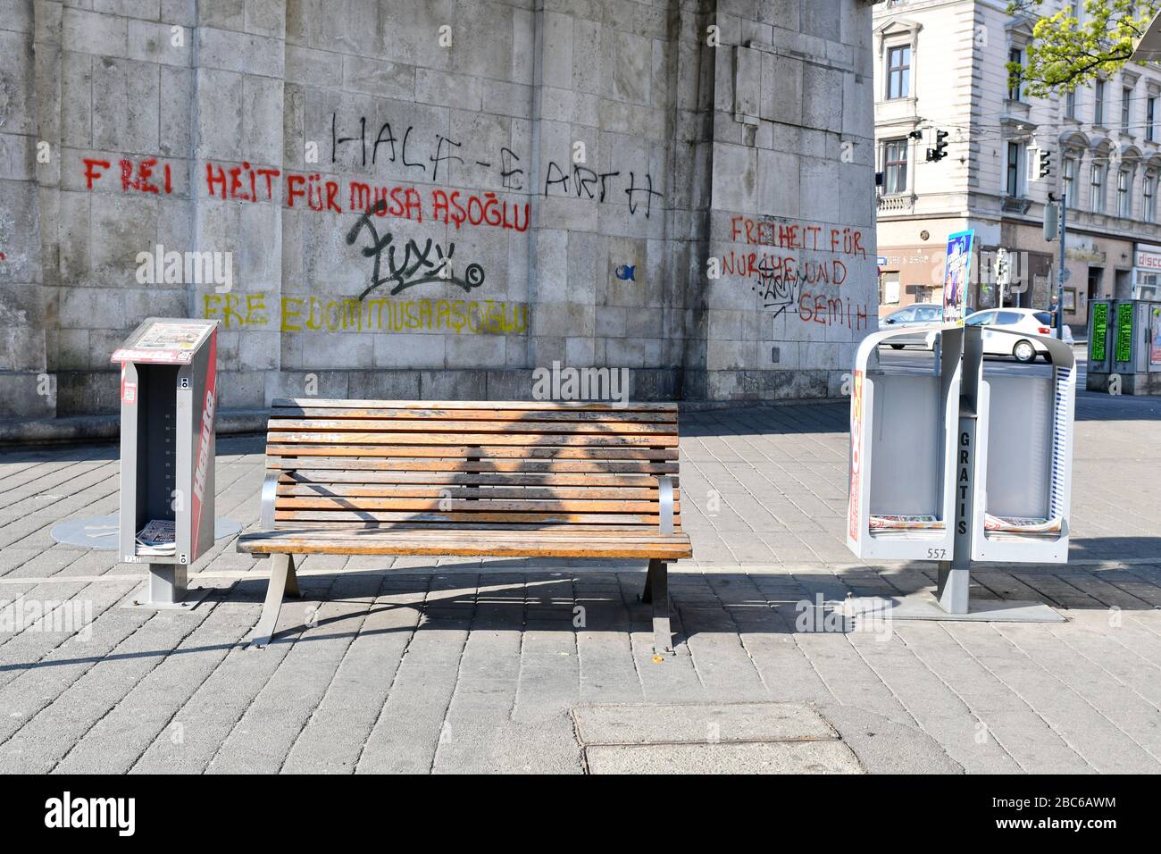 Vienna, Austria. 3rd Apr, 2020. Already the third week of exit restrictions in Austria.  Due to the crisis, Austrian print newspapers have to sneak many employees into short-time work. Credit: Franz Perc/Alamy Live News Stock Photo