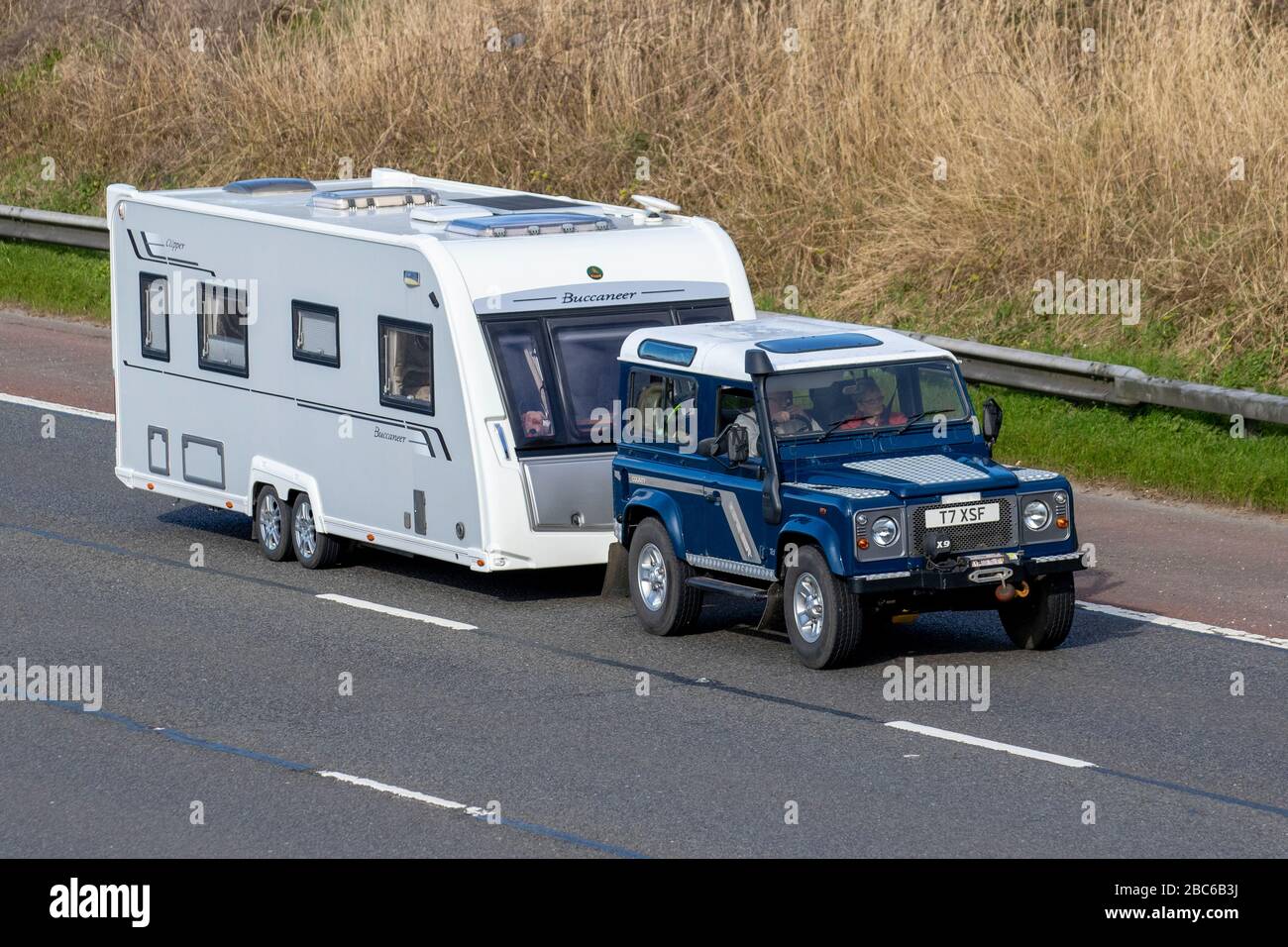 Four wheel drive vehicle towing hires stock photography and images Alamy