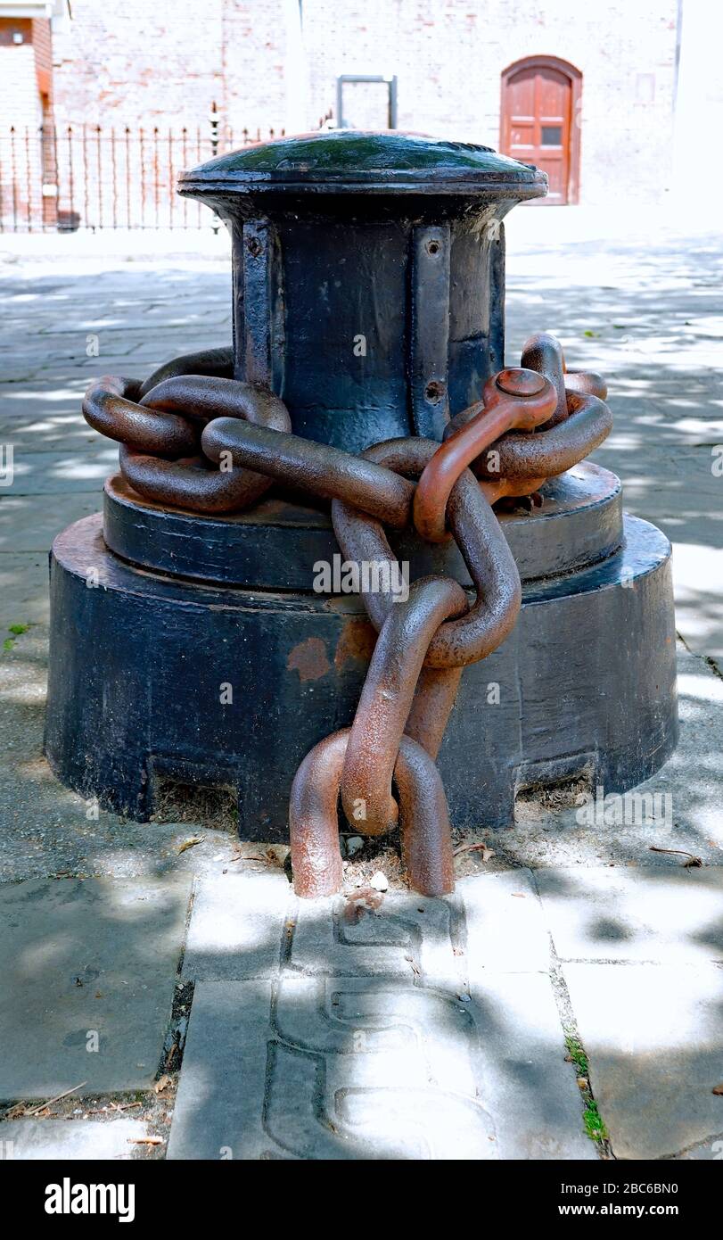 Ships chains hires stock photography and images Alamy