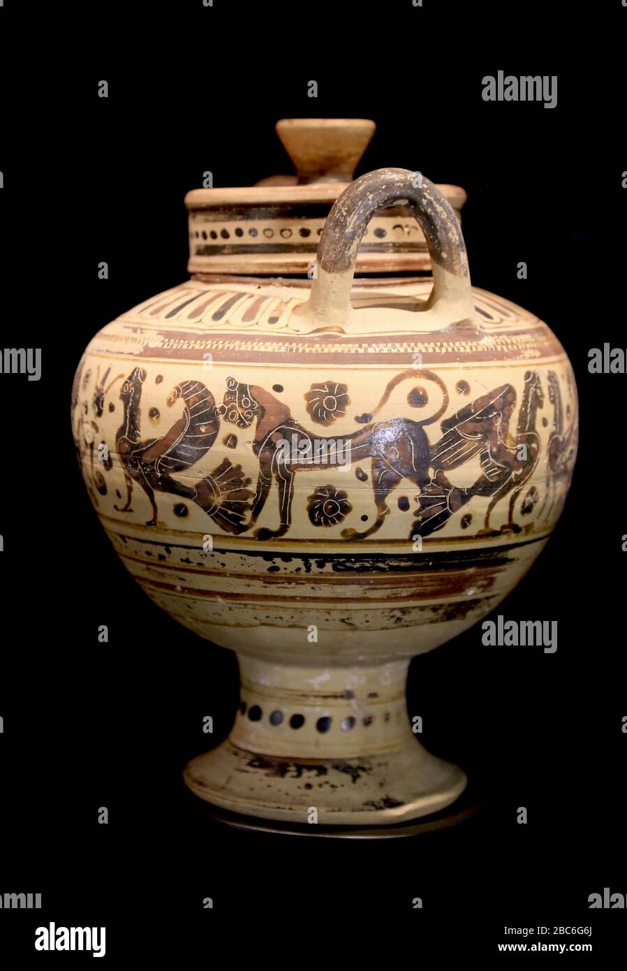 Corinthian vase for transport or storage (stamna). 7 century BC. Clay, black figure. Greek pottery. Corinth. Archaeological Museum, Barcelona. Stock Photo