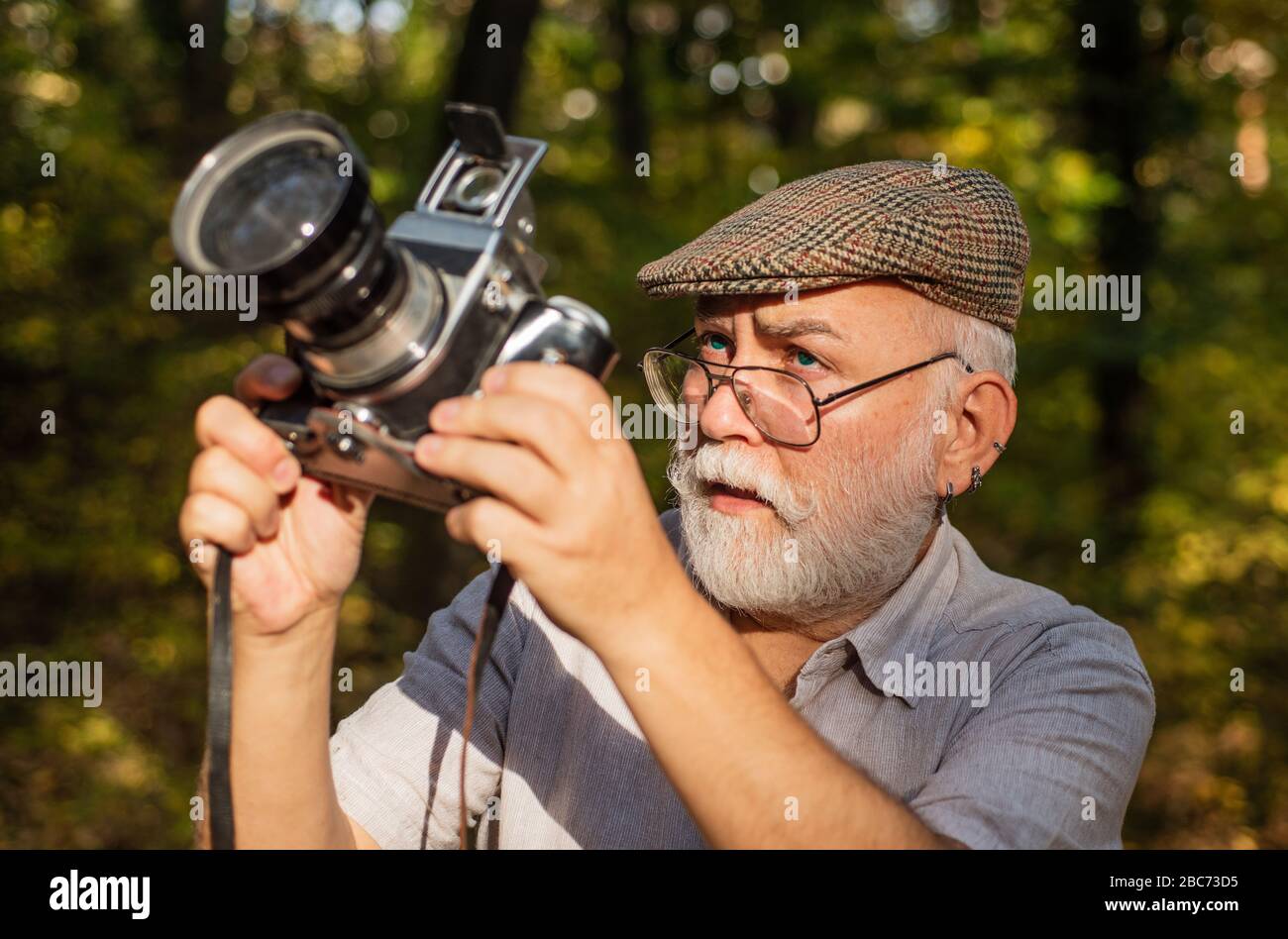 Pension hobby. Experienced photographer. Vintage camera. Old man shoot  nature. Professional photographer. Make perfect frame. Landscape nature  photo. Old photographer filming. Manual settings Stock Photo - Alamy