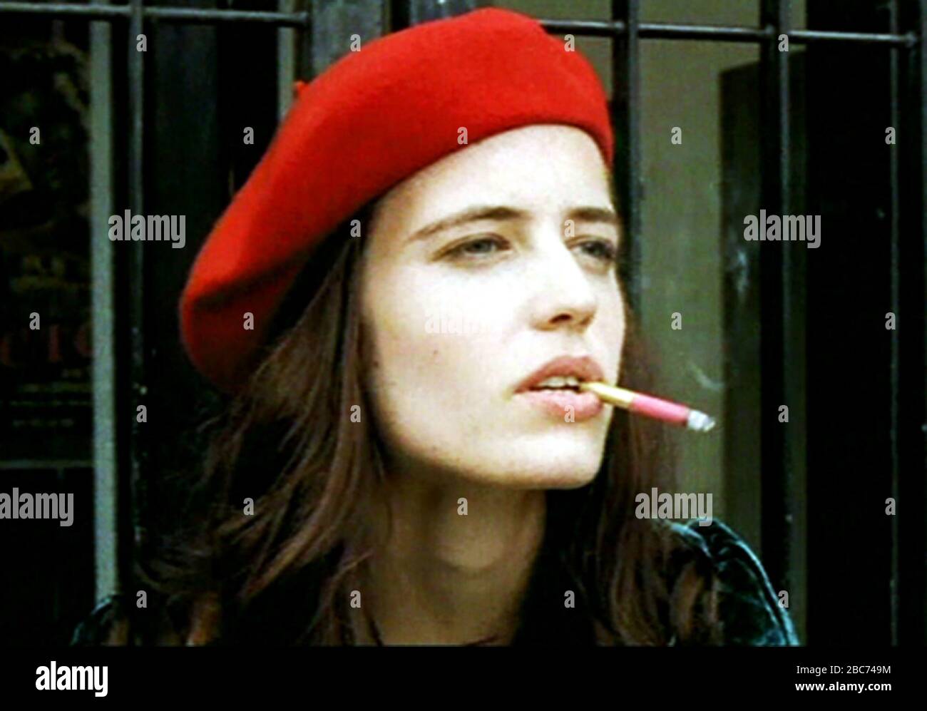 eva green smoking cigarette Eva green actress hi-res stock photography and images